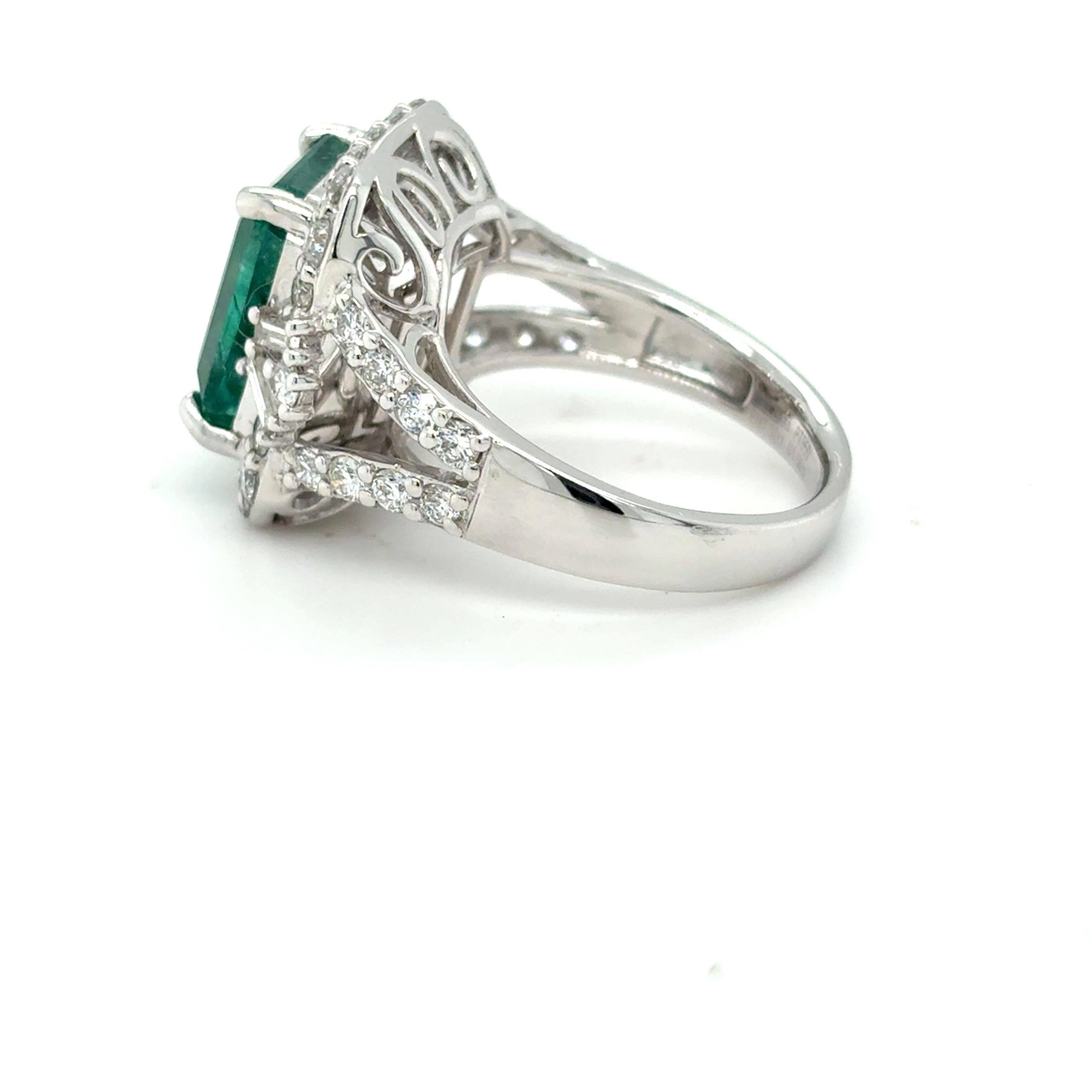 GIA-zertifizierter 7,52 Karat Smaragd-Diamant-Cocktailring mit Oktagonschliff im Angebot 3