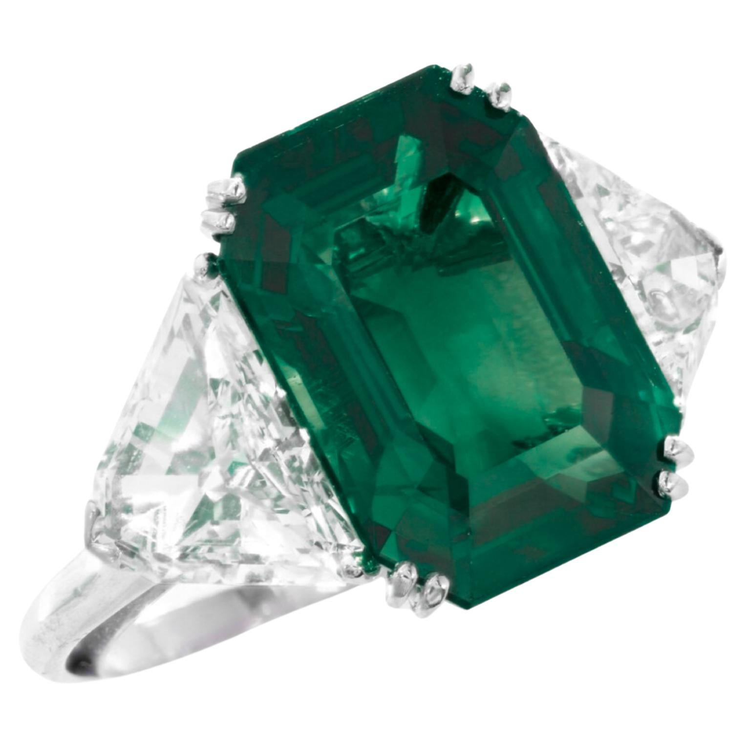 GIA Certified  7.63 Carat Intense Emerad Diamond Cocktail Ring In New Condition For Sale In Chicago, IL