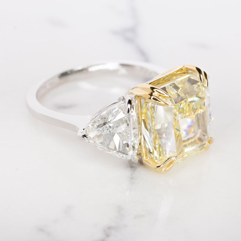GIA Certified 7.70 Carat Emerald Cut Fancy Intense Yellow Diamond Ring  In New Condition For Sale In Rome, IT