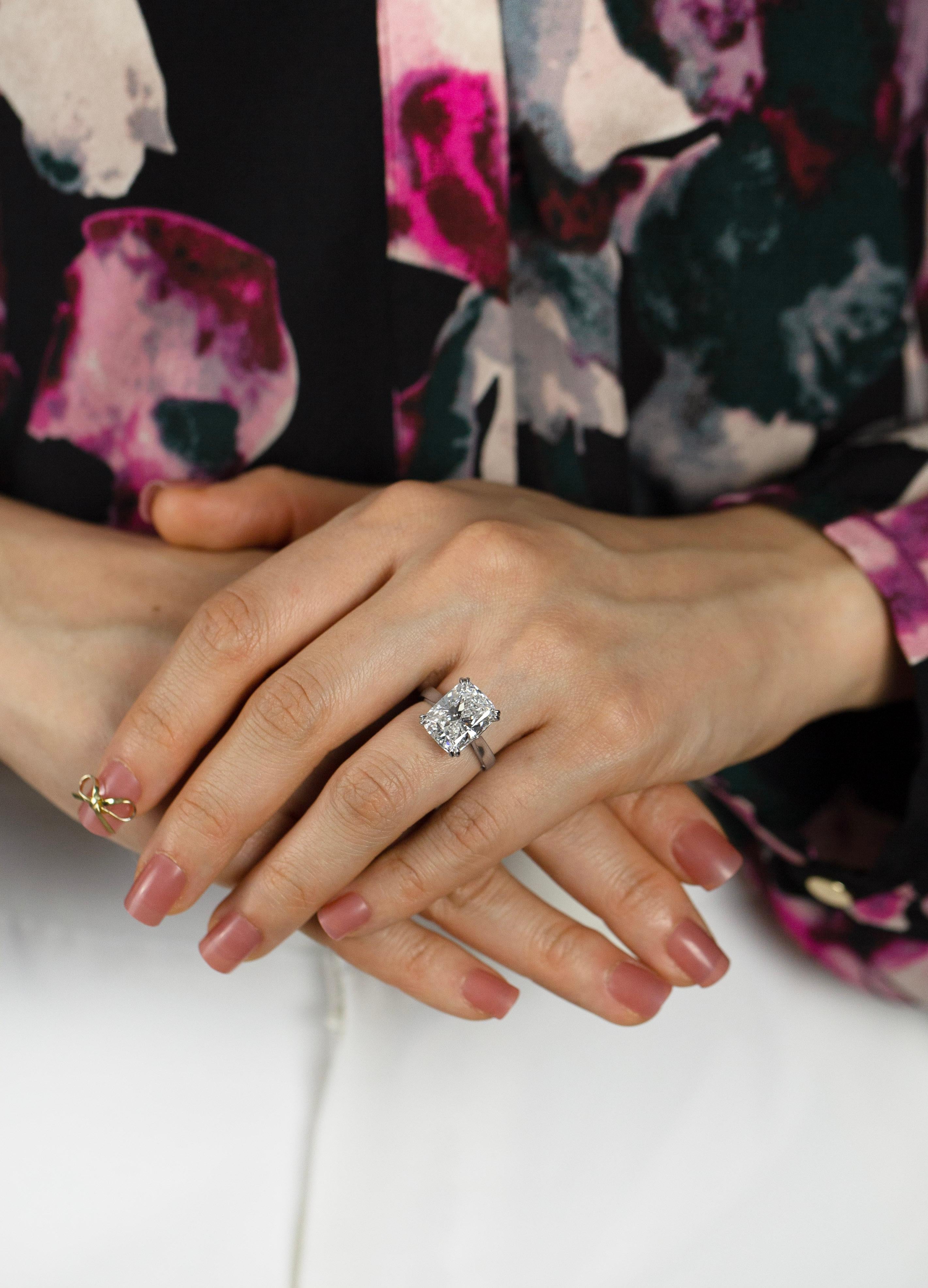 Bague de fiançailles solitaire certifiée GIA de 7,76 carats de diamant taillé en coussin Pour femmes en vente