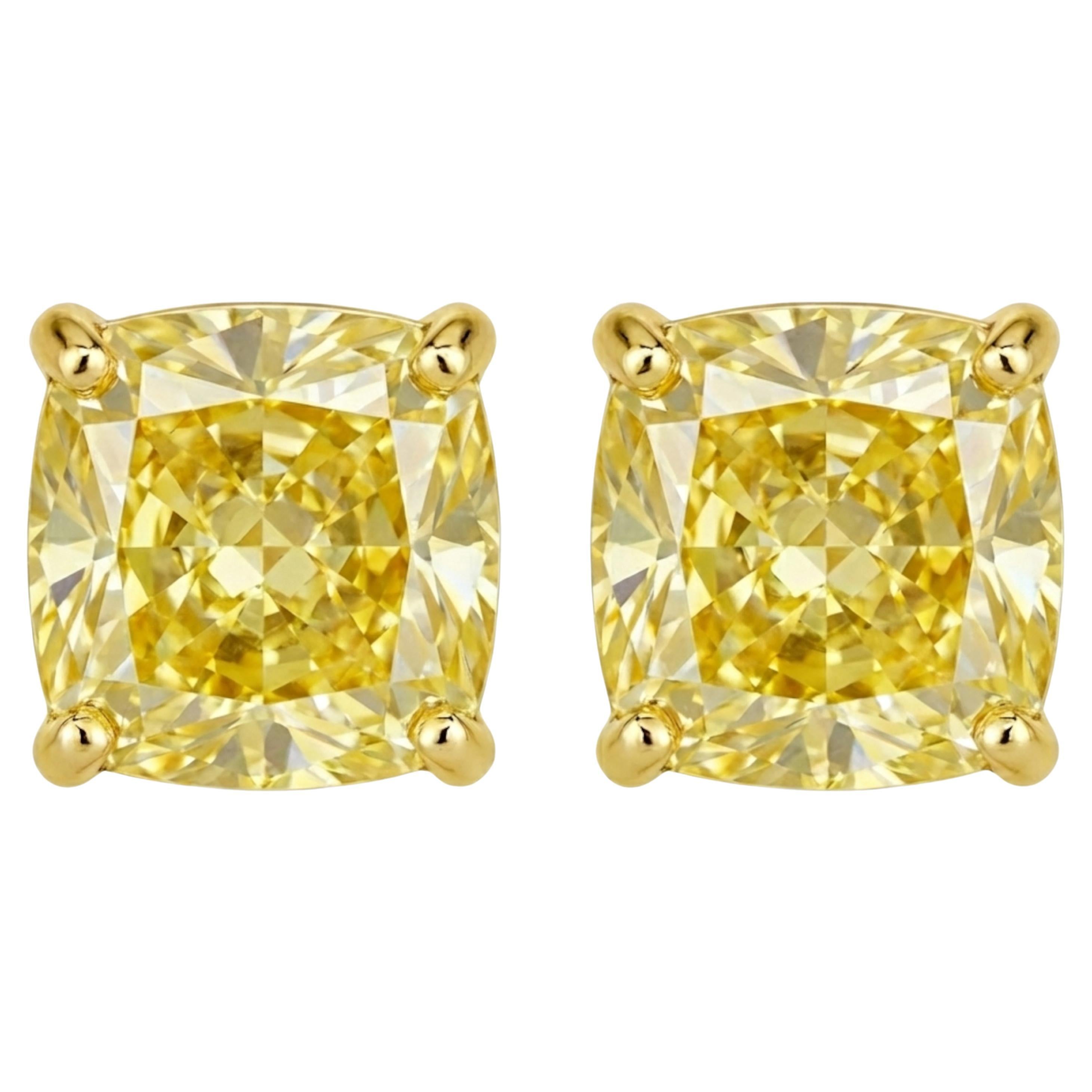 GIA-zertifizierte 7,80 Karat Fancy Yellow Cushion Diamond 18K Gelbgold Ohrringe