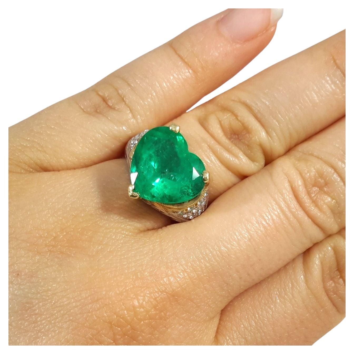 18K Two-Tone Heart-Shape Emerald Diamond Ring!

Indulge in the allure of our exquisite 18K Two-Tone Heart-Shape Emerald Diamond Ring, a perfect fusion of sophistication and timeless elegance.

Ring Highlights:
Metal: 18K Two-Tone Gold - A harmonious