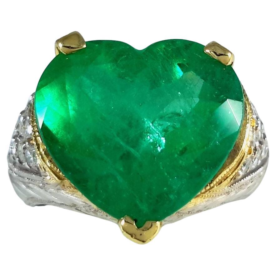 Modern GIA Certified 7.83 Carat Colombian Emerald 18K Yellow Gold Ring For Sale