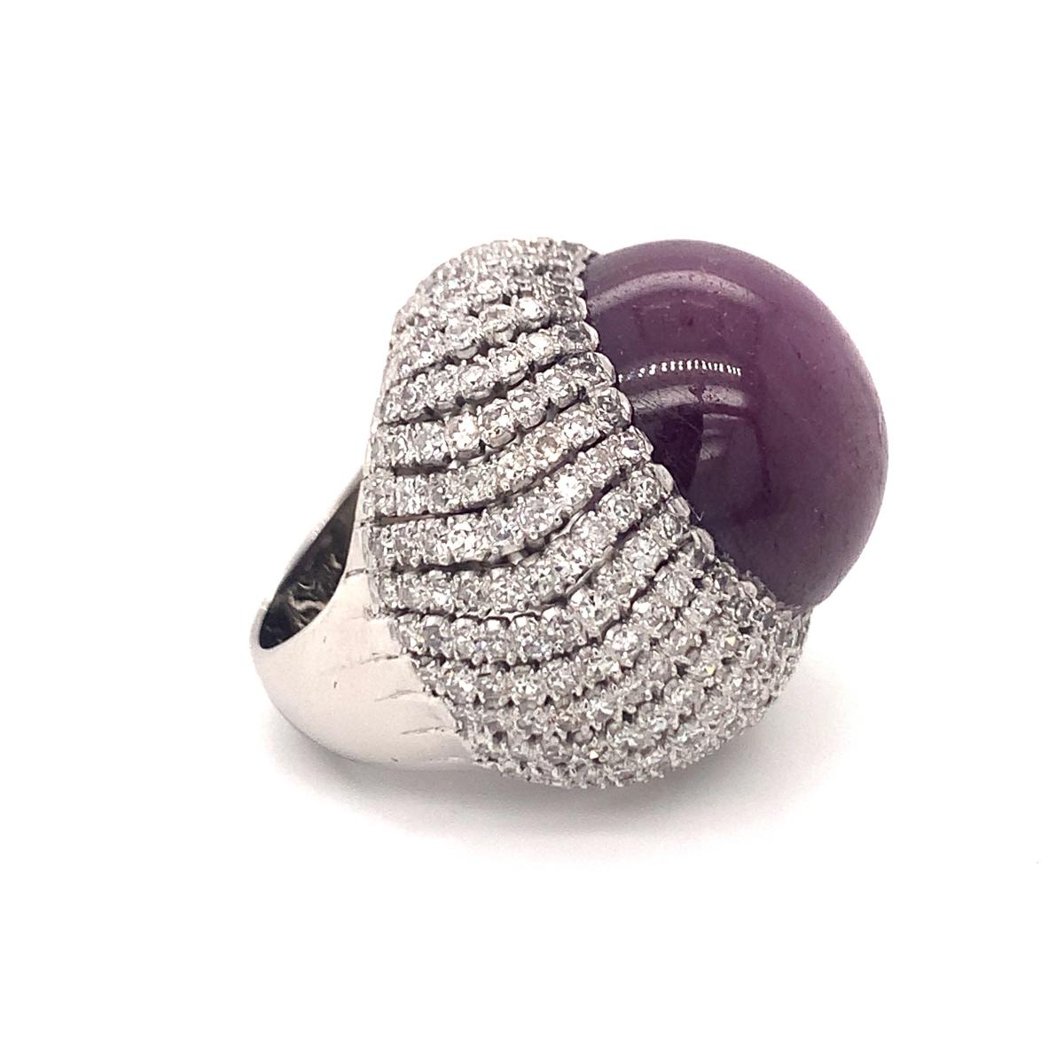 Anillo de oro blanco de 14 quilates con bomba de diamantes y rubí estrella certificado por la Gia de 78,67 quilates en venta 1