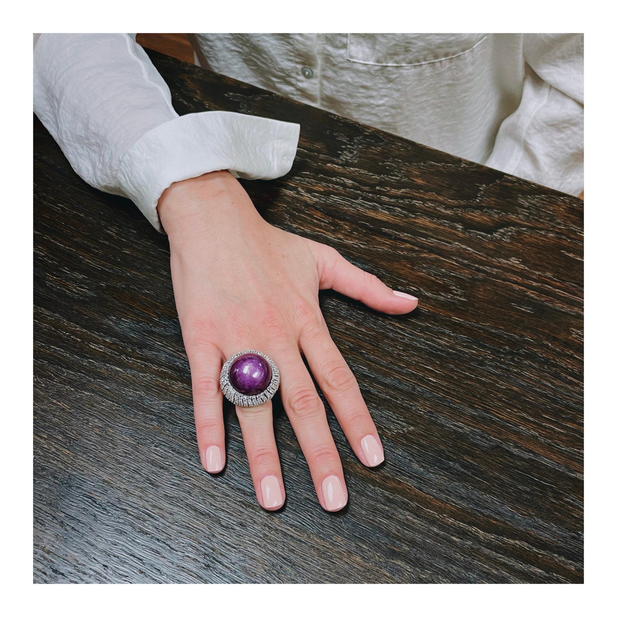 Anillo de oro blanco de 14 quilates con bomba de diamantes y rubí estrella certificado por la Gia de 78,67 quilates en venta 3