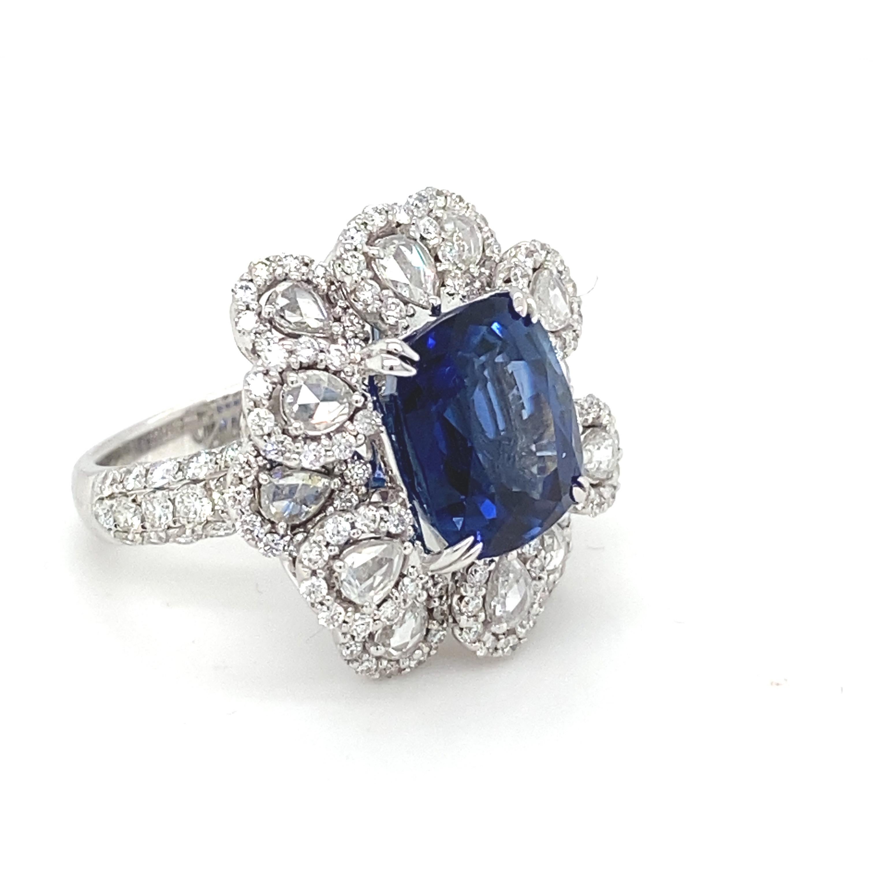 GIA-zertifizierter 7,87 Karat Verlobungsring mit blauem Saphir in Kissenform mit Diamant 18K (Kissenschliff) im Angebot