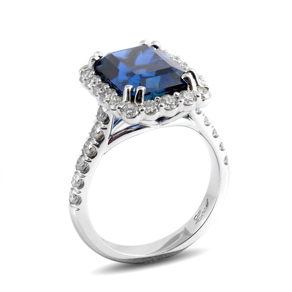 Contemporain Bague en or blanc 18 carats avec saphir bleu du Sri Lanka certifié GIA de 7,89 carats et diamants en vente