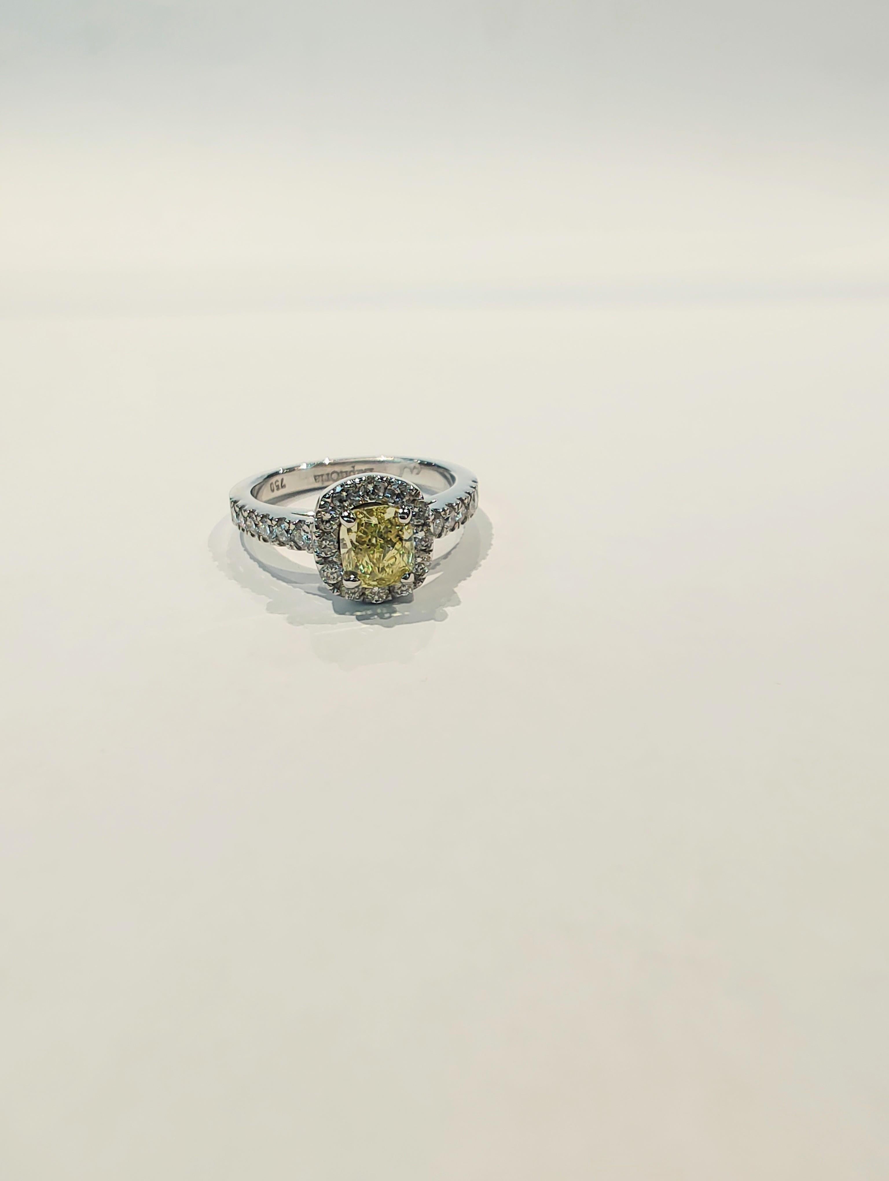 Bague de fiançailles certifiée par le GIA, diamant Ellendale jaune, taille coussin, halo, de 0,78ct  Neuf - En vente à LEEDERVILLE, WA