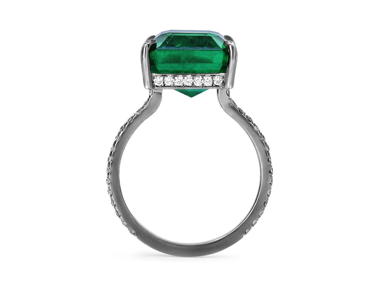 Taille émeraude Bague mineure Zambie de 7,90 carats certifiée GIA en or noirci 18 carats en vente