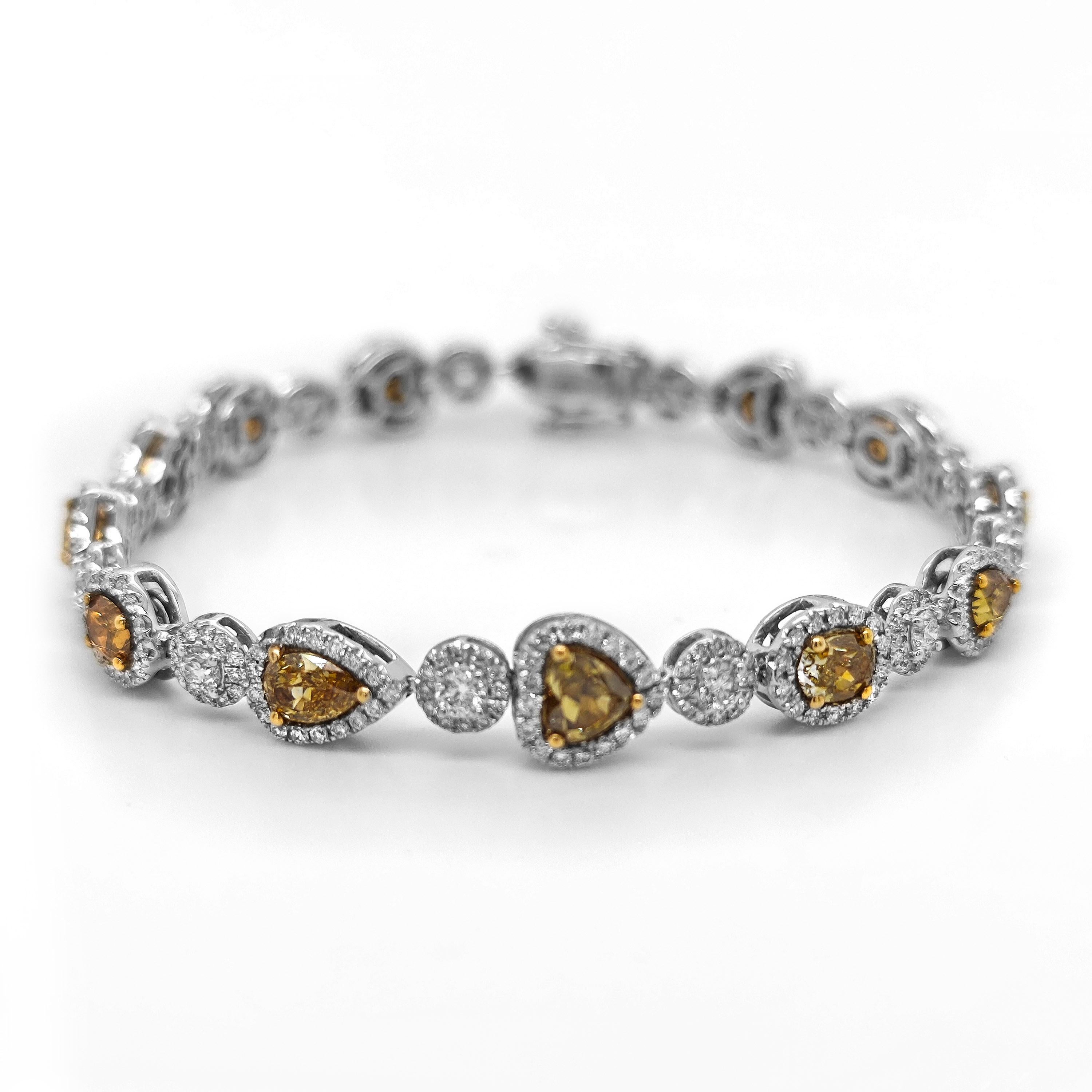 GIA-zertifiziertes Weißgoldarmband mit 7.96 Karat Fancy-Diamant im Zustand „Neu“ im Angebot in New York, NY