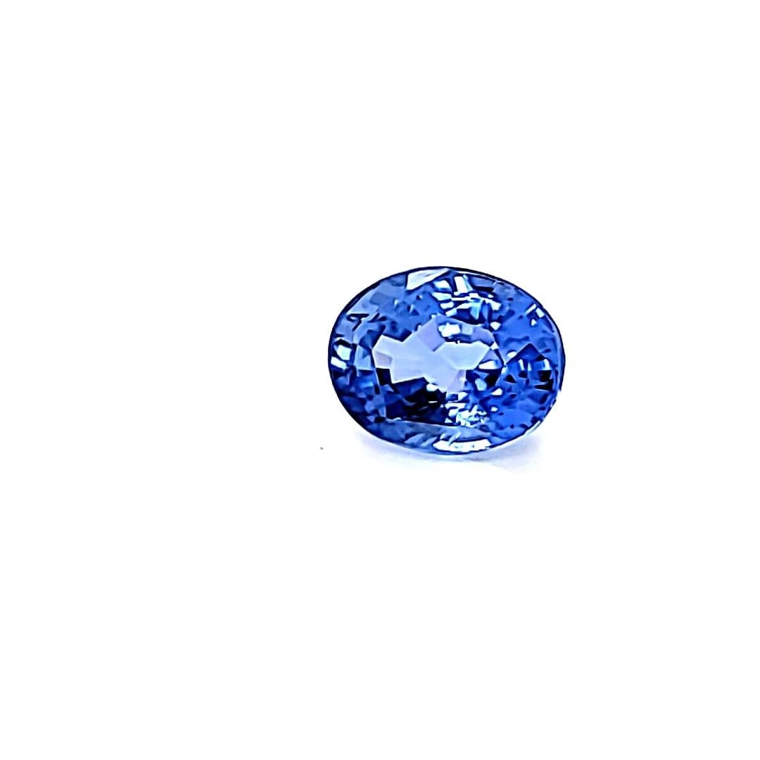 GIA Certified 7.96 Carats Medium Blue Natural Sapphire Oval Cut UnHeated In New Condition For Sale In New York, NY
