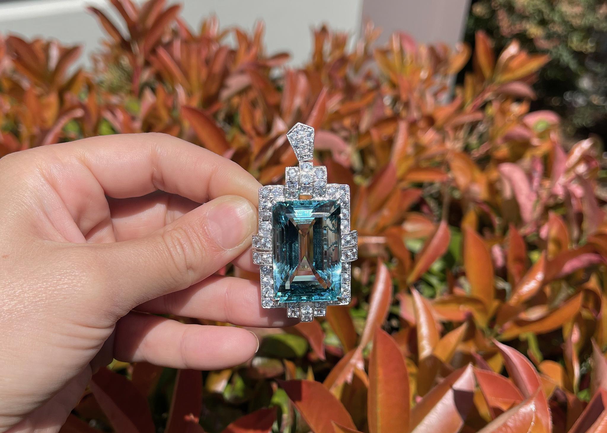 Gia Certified 79.87 Carat Natural Aquamarine Pendant 18k Gold In Excellent Condition For Sale In Carlsbad, CA