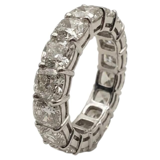 GIA-zertifizierter Eternity-Ring mit einem 8-Karat-Diamanten im Kissen-Schliff aus 18-karätigem Weißgold