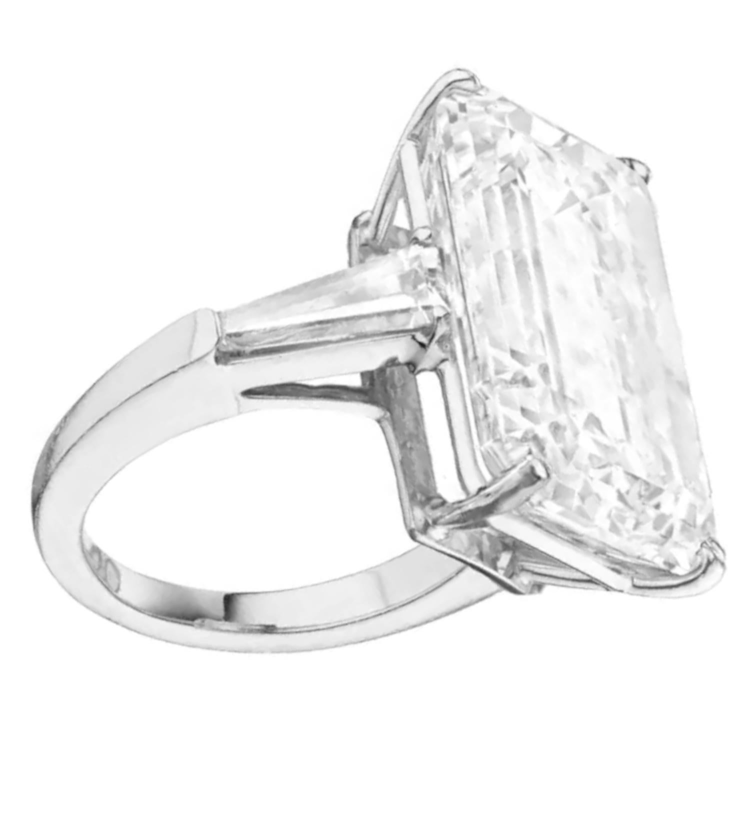 Gia zertifizierter Platinring mit 8 Karat Diamant im Smaragdschliff D Farbe FLAWLESS Diamant im Zustand „Neu“ im Angebot in Rome, IT