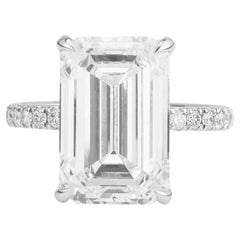Anillo de diamantes talla esmeralda de 8 quilates certificado por el GIA
