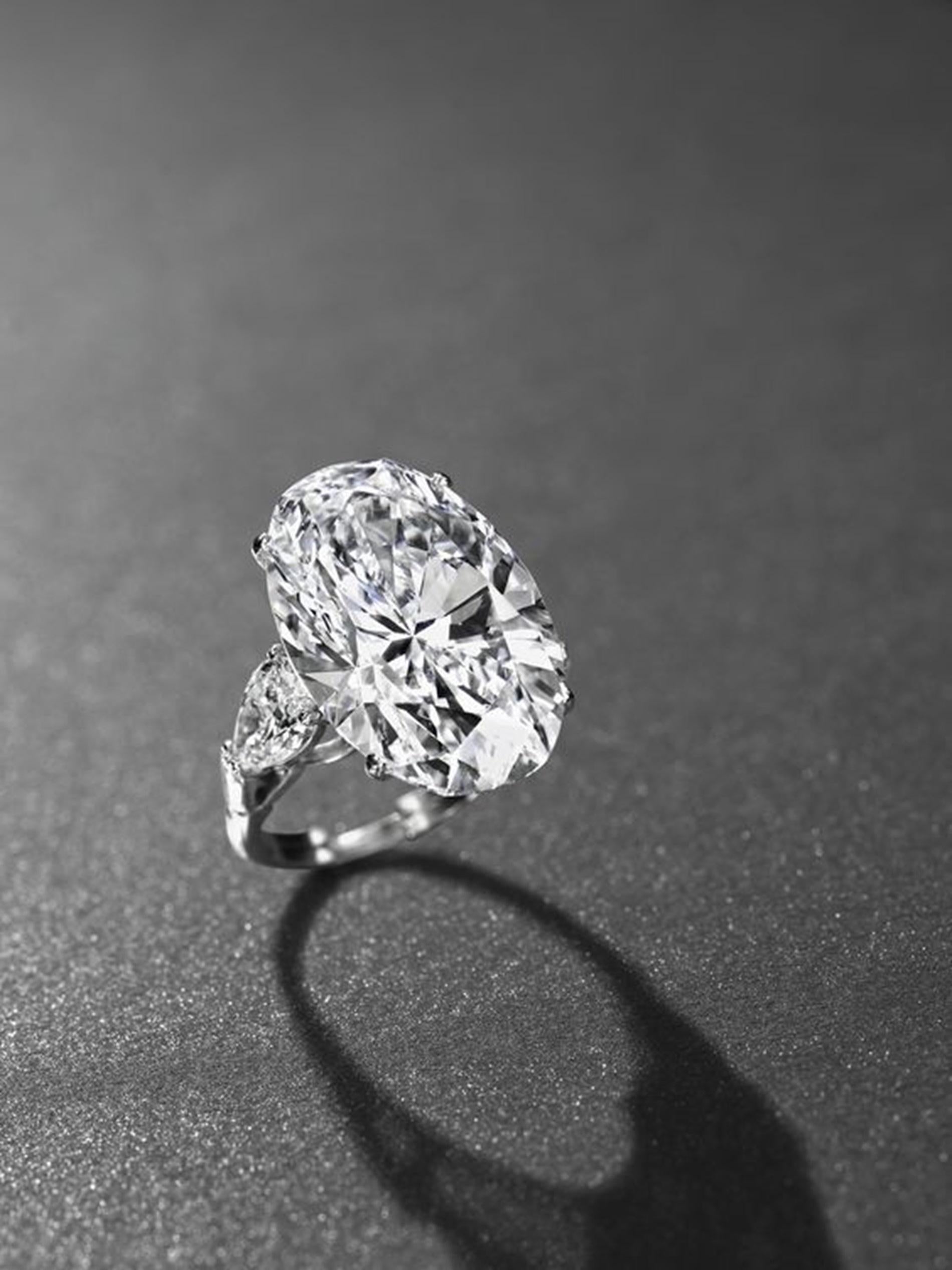 Taille ovale Bague en diamant ovale de type Golconda de 8 carats certifié GIA, de type IIA en vente