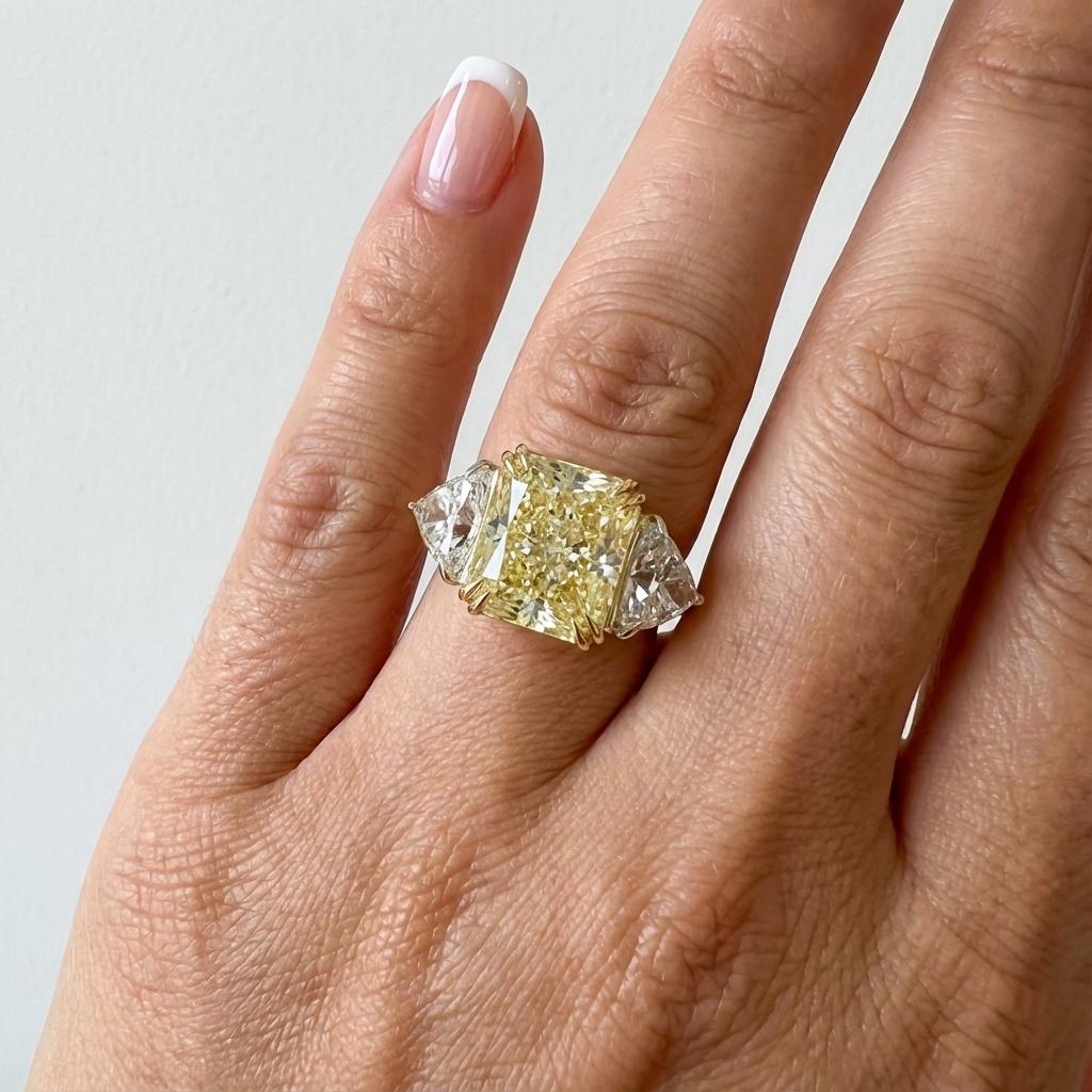 Taille radiant Bague en platine et or jaune 18 carats avec diamant certifié GIA de 8 carats VVS2 en vente