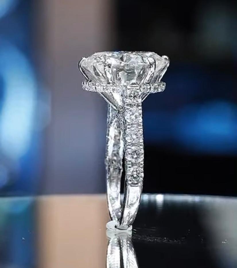 GIA zertifiziert 8,00 Karat E/VVS2 Dreifach XXX Runde Brillant Form Diamant Ring im Angebot 2