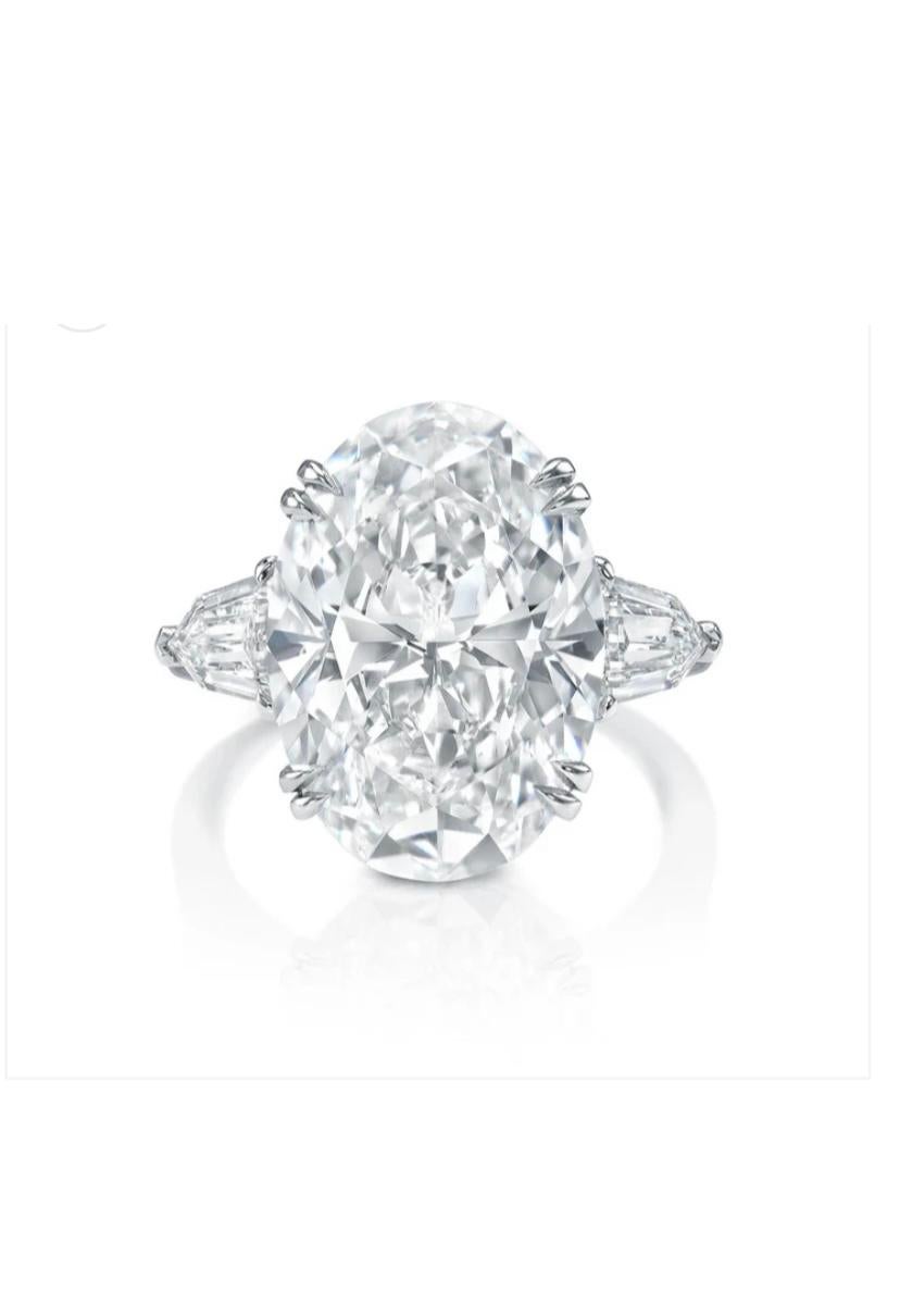 Another masterpiece is ready!
An engagement ring is not simply a ring. It is the essence of elegance, a masterpiece of precision, a symbol of devotion. Every setting, every diamond, every design is a study in excellence, crafted to endure , designed