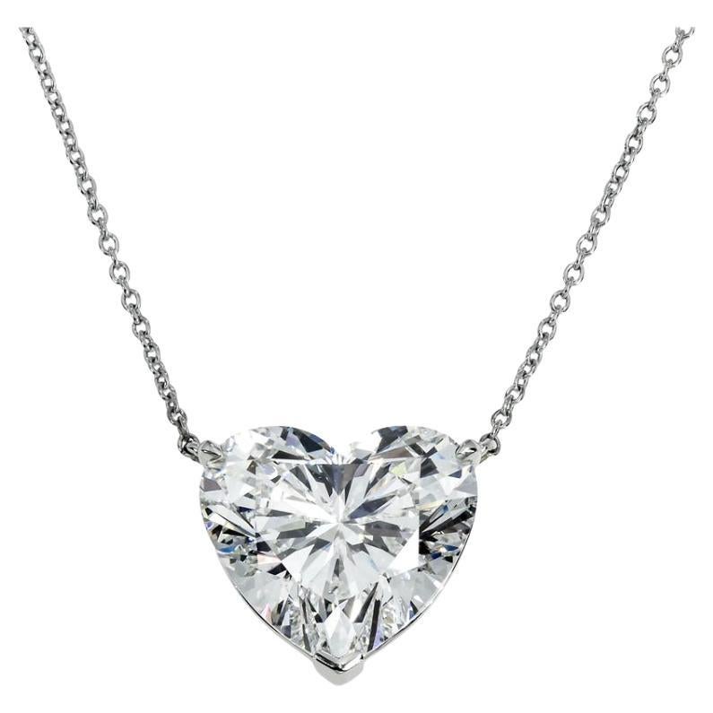 Collar colgante de oro de 18 quilates con diamante en forma de corazón certificado por GIA de 8,00 quilates en venta