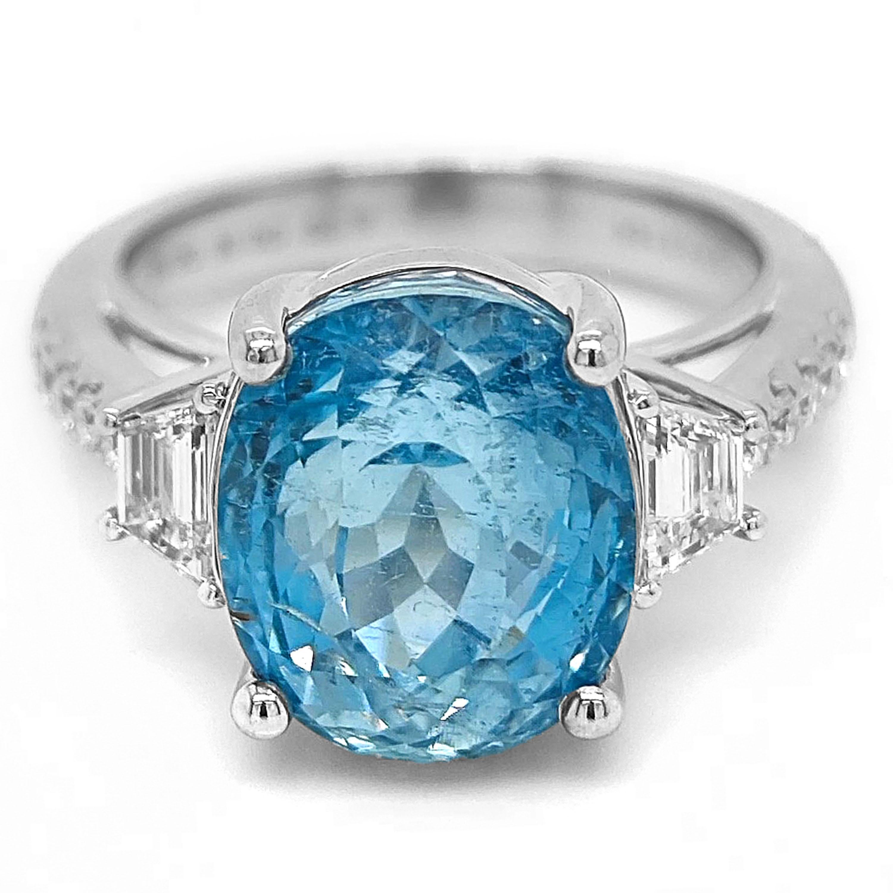 GIA Certified 8.01 Carat Aquamarine and White Diamond White Gold Ring Neuf - En vente à New York, NY
