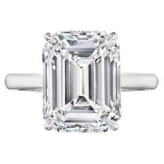 Anello di fidanzamento con diamante taglio smeraldo certificato GIA da 8.01 carati