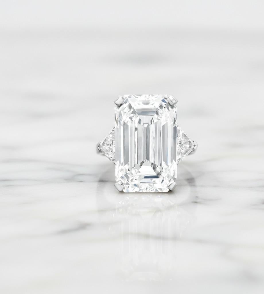 Contemporain Bague en platine certifiée GIA de 8,02 carats D/VS1, diamant taille émeraude en vente