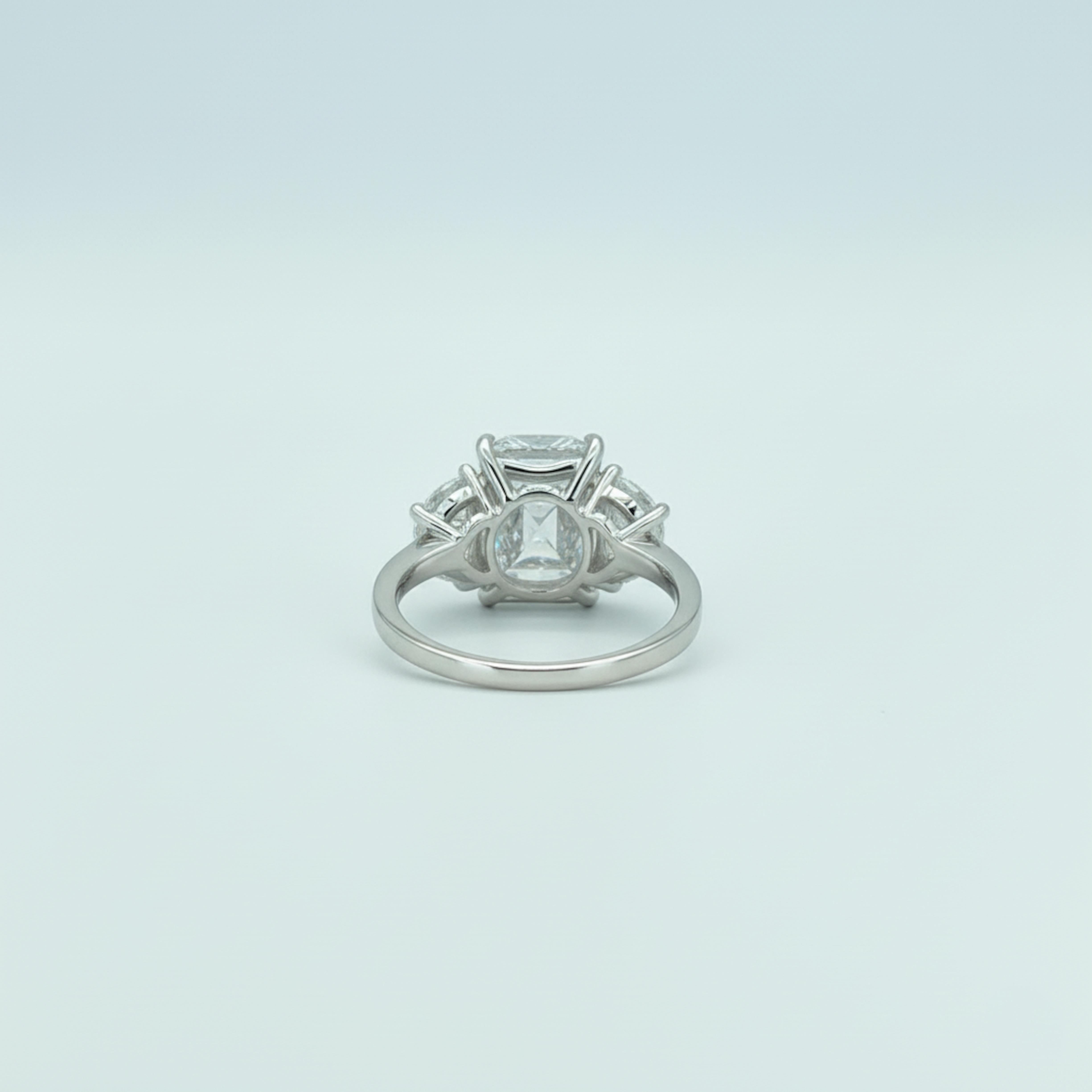 Contemporaneo Anello con diamante brillante a cuscino certificato GIA da 8,02 carati G VVS1 in vendita