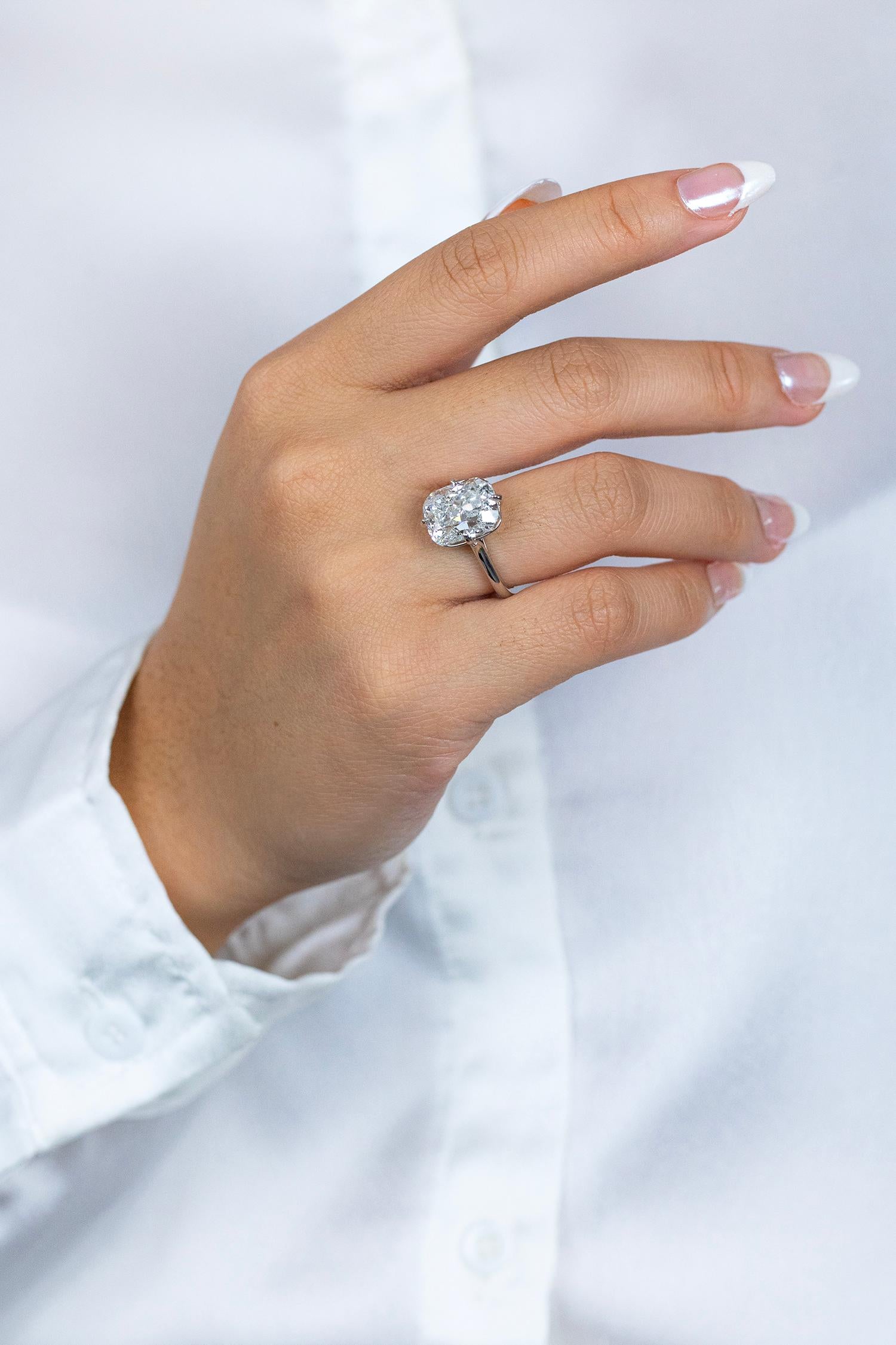 Bague de fiançailles solitaire certifiée GIA de 8.02 carats de diamant taillé en coussin Neuf - En vente à New York, NY