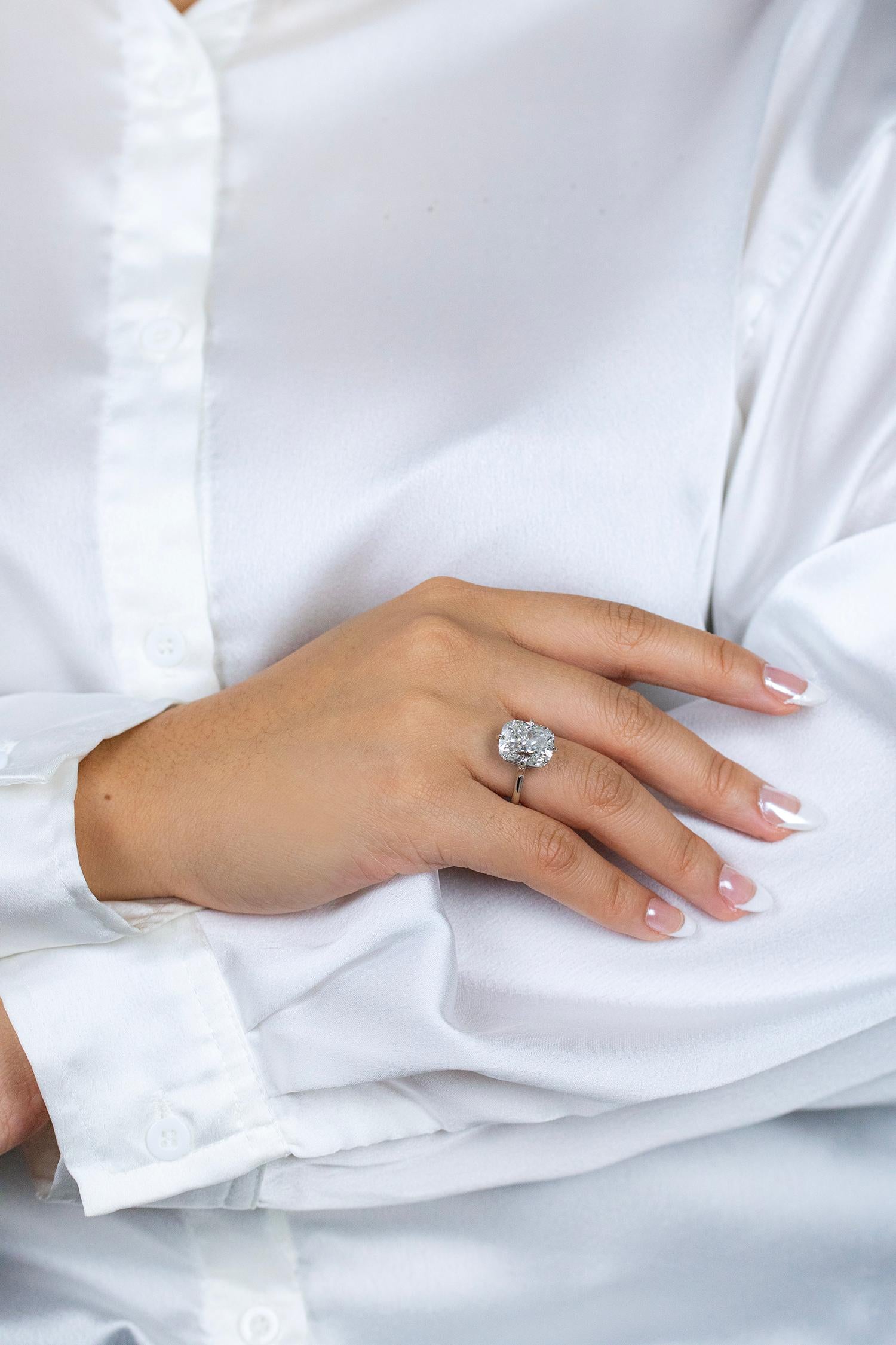 Bague de fiançailles solitaire certifiée GIA de 8.02 carats de diamant taillé en coussin Pour femmes en vente
