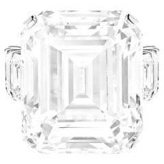 GIA Certified 8,03 Carat Emerald Cut Diamond E Color VVS2 Clarity Anello in Platino