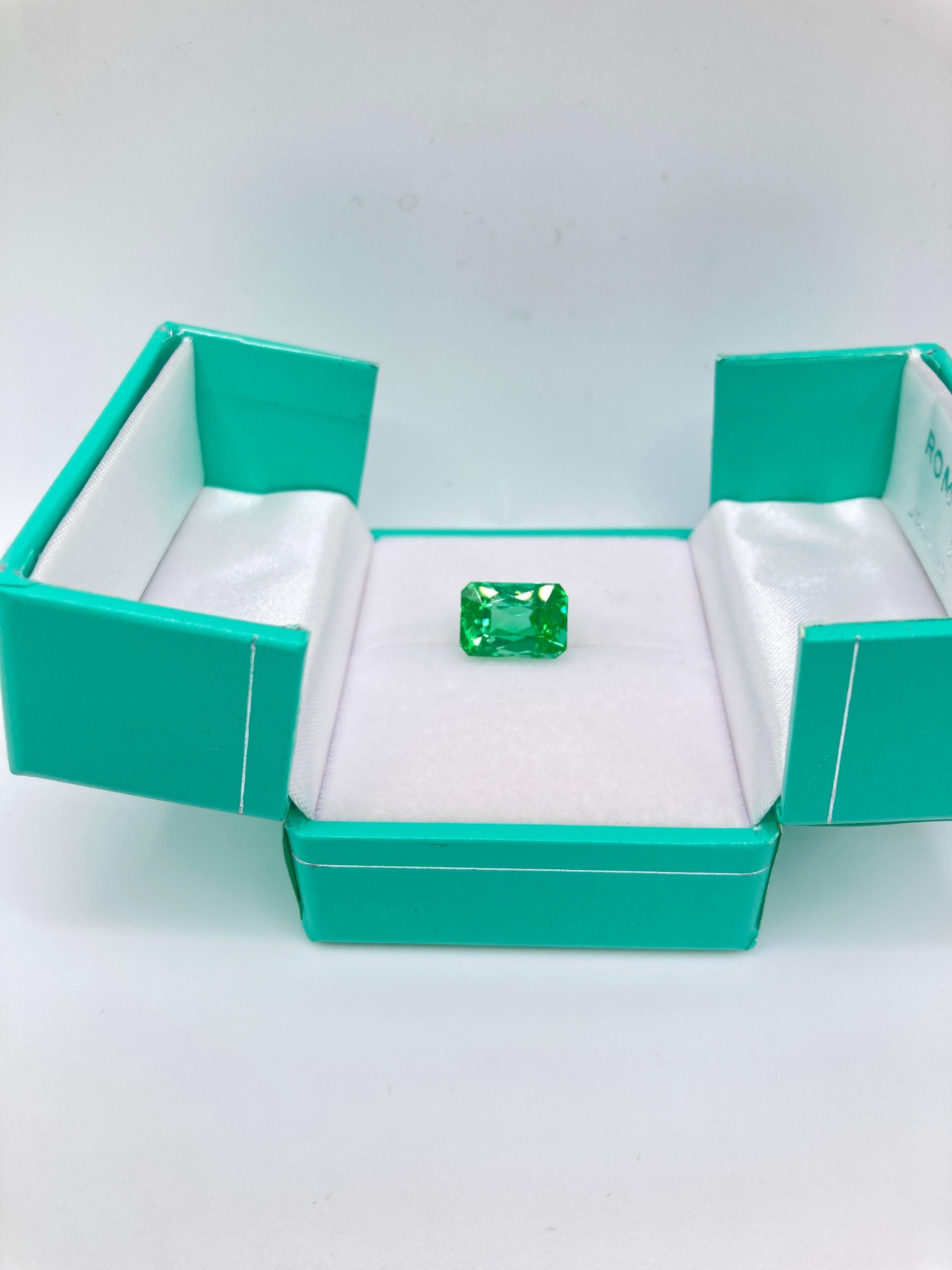 This 8.06 carats Paraiba Tourmaline from Mozambique has an amazing acid green color and exceptional clarity. 