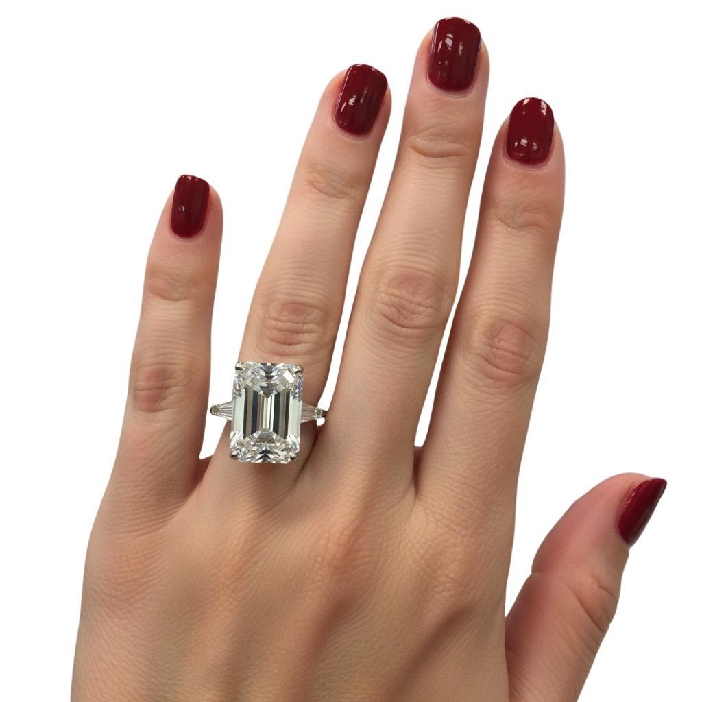 Taglio smeraldo GIA Certified 8.11 Carat Type IIa Emerald Cut Diamond Ring with Tapered Baguette in vendita