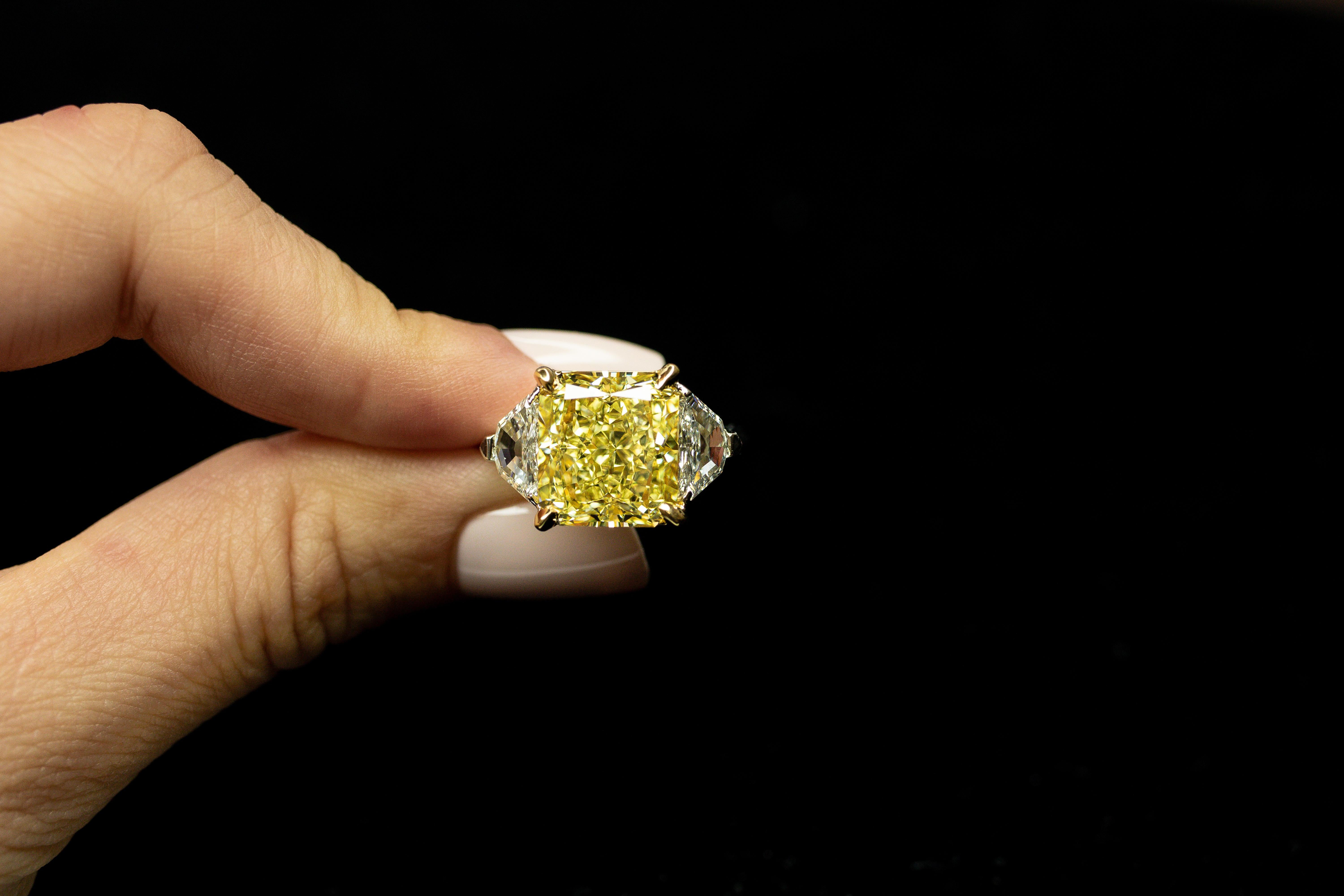 Contemporary GIA Certified 8.11 Carat Radiant Fancy Yellow VVS2 Diamond Ring