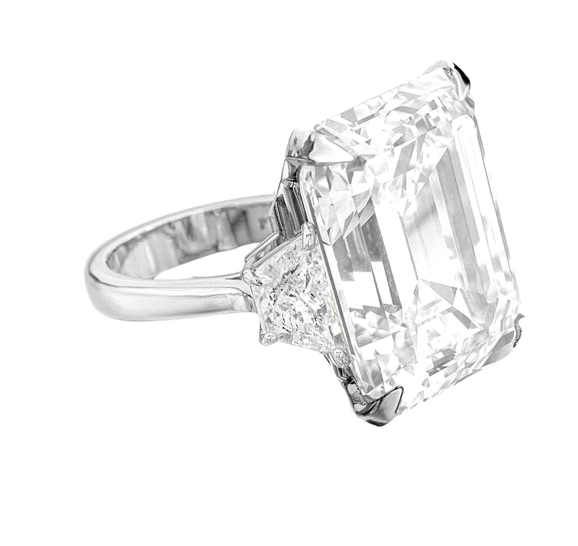 Exquisite Platinum Emerald Cut Diamond Engagement Ring - 8 ct Total Weight

This stunning three-stone engagement ring features a total of 8 carats of dazzling diamonds set in luxurious platinum. The centerpiece is a breathtaking 8 ct Natural Emerald