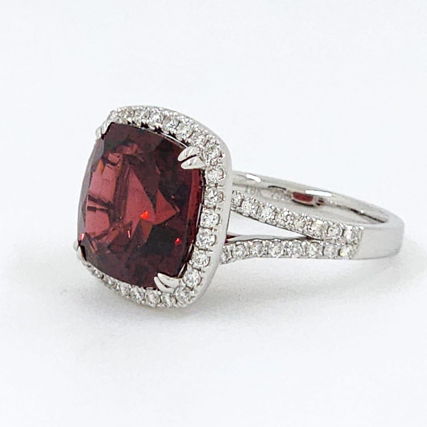 GIA Certified 8.15 Carat Garnet and Diamond Ring in 18K White Gold In New Condition For Sale In Hong Kong, HK