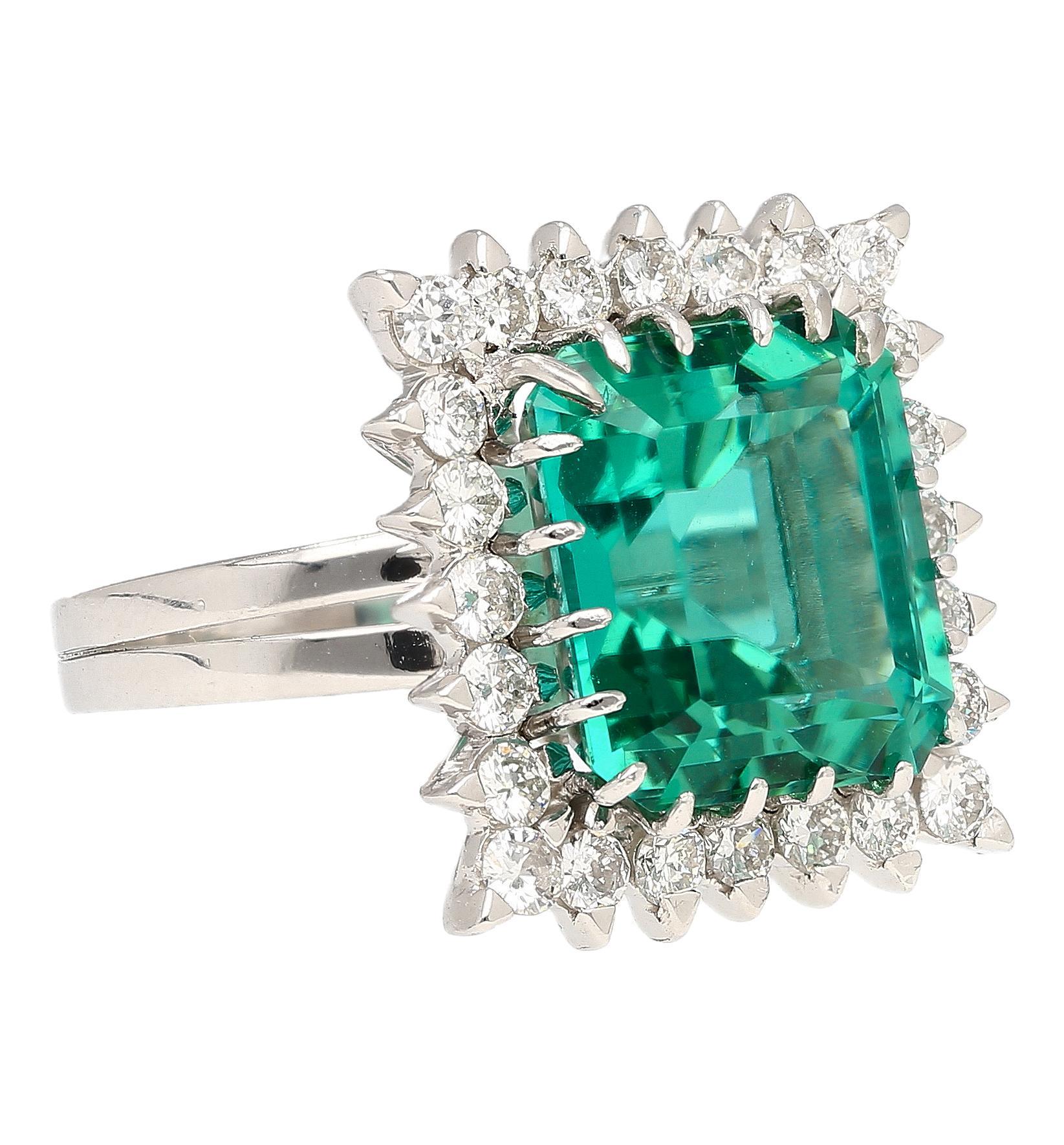 Art déco Bague en platine de forme carrée avec tourmaline certifiée GIA de 8,17 carats et halo de diamants en vente