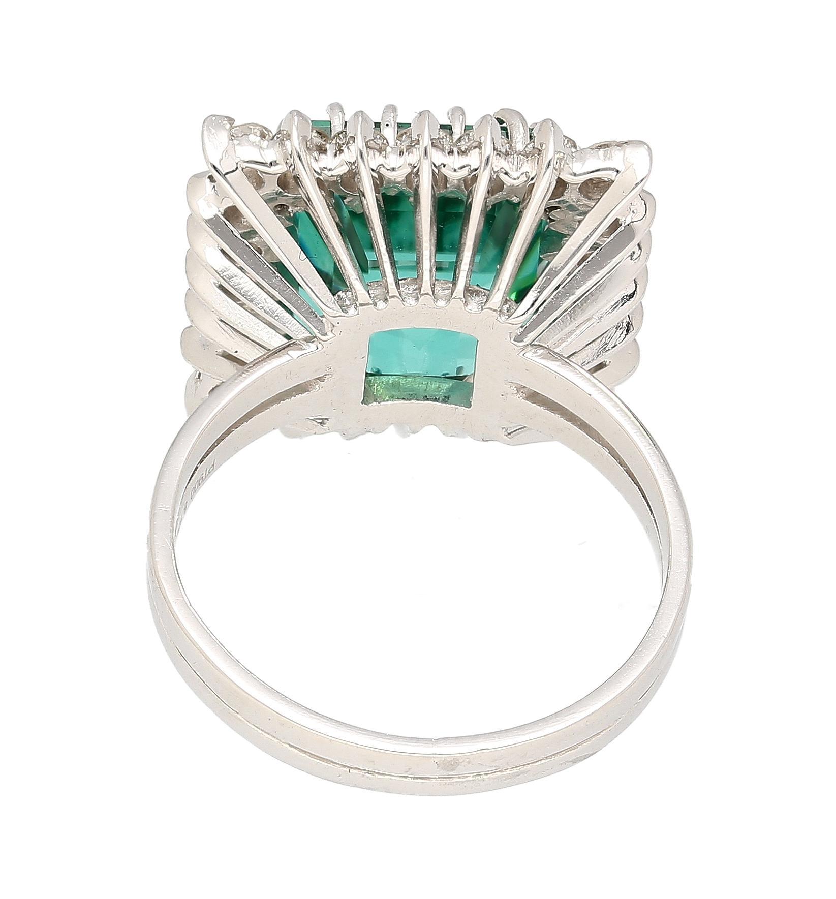 Bague en platine de forme carrée avec tourmaline certifiée GIA de 8,17 carats et halo de diamants Excellent état - En vente à Miami, FL
