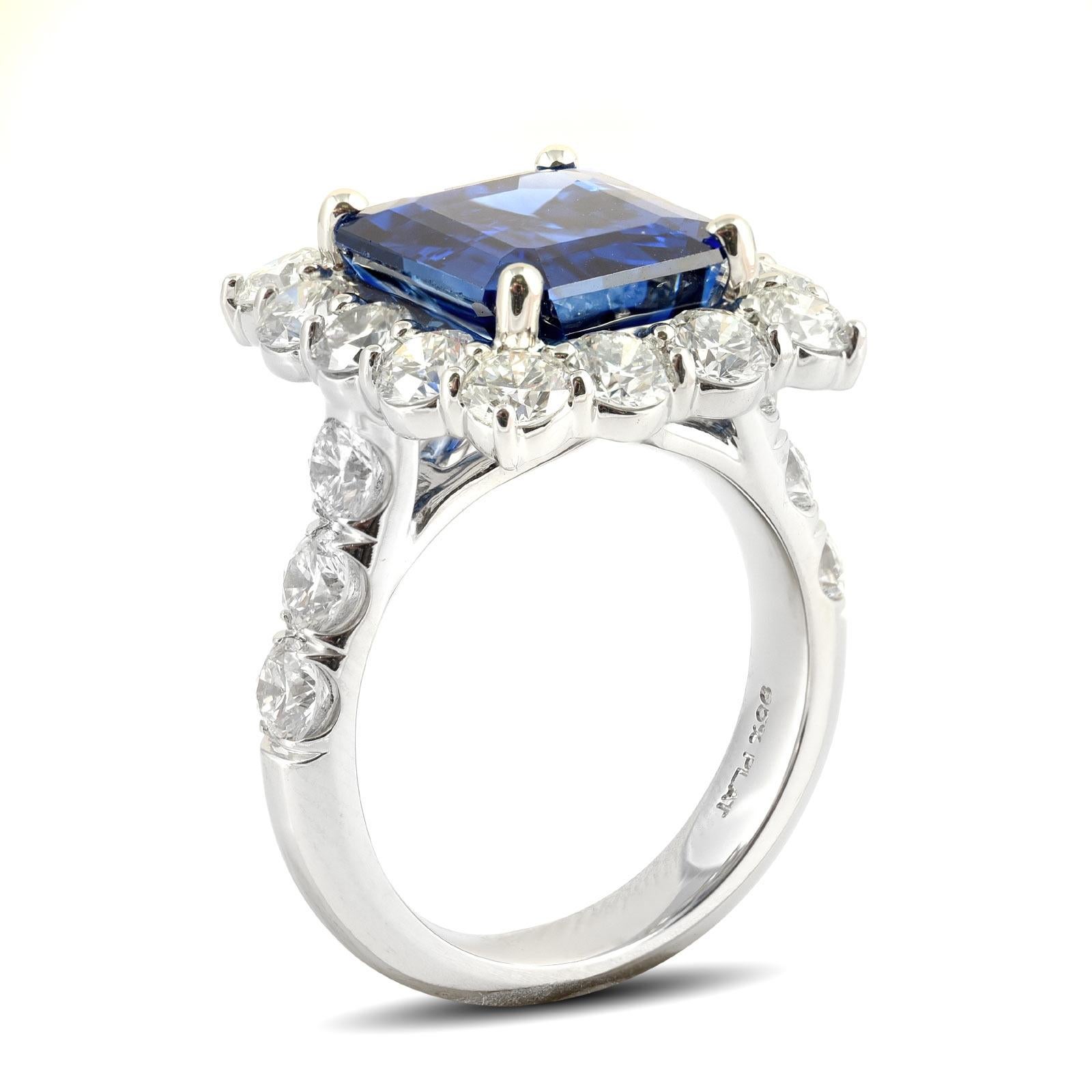 Platinring mit GIA-zertifiziertem 8,18 Karat blauem Saphir und Diamant (Brillantschliff) im Angebot