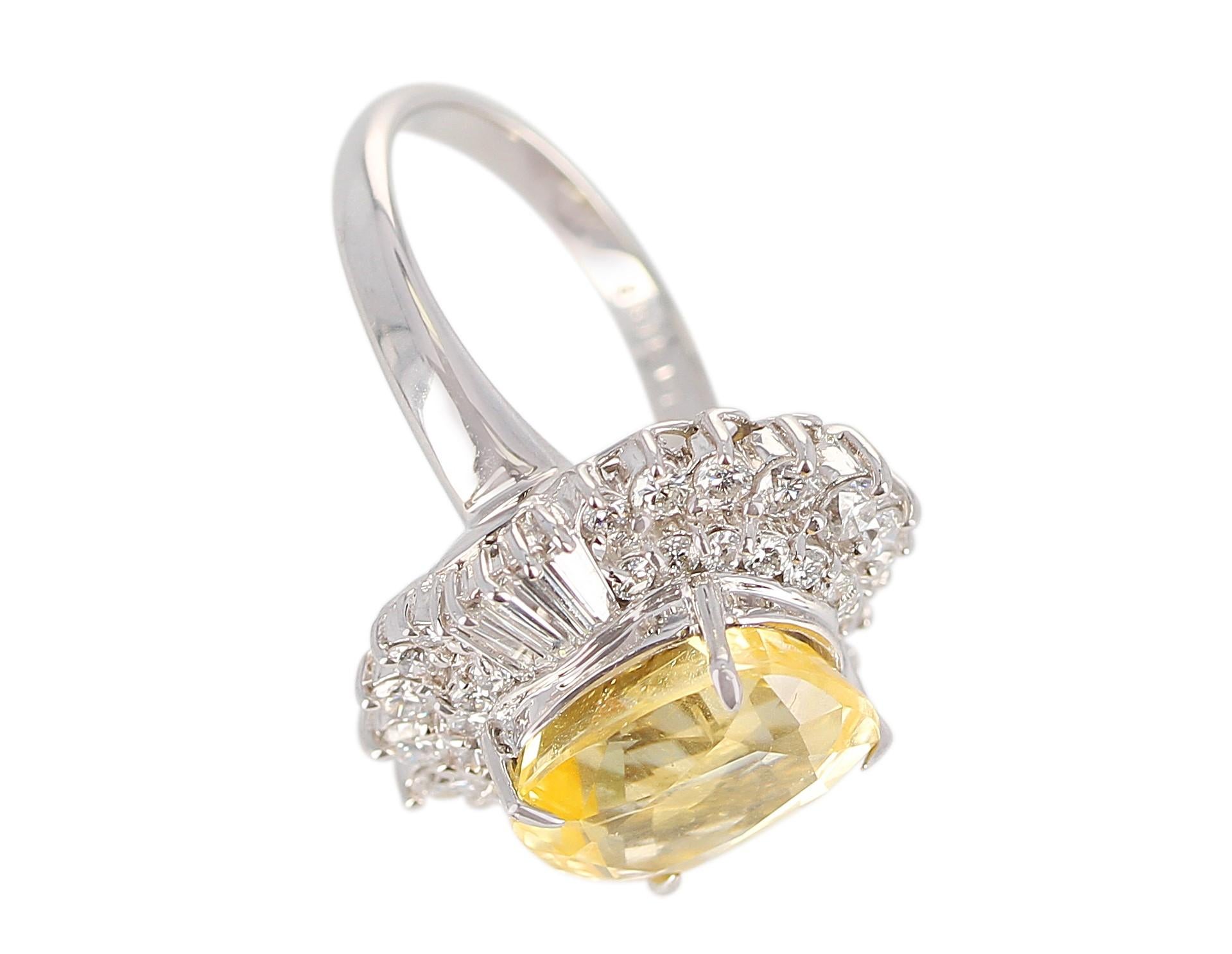 GIA Certified 8.18 Carat Oval No Heat Ceylon Yellow Sapphire and Diamond Ring In Excellent Condition In New York, NY