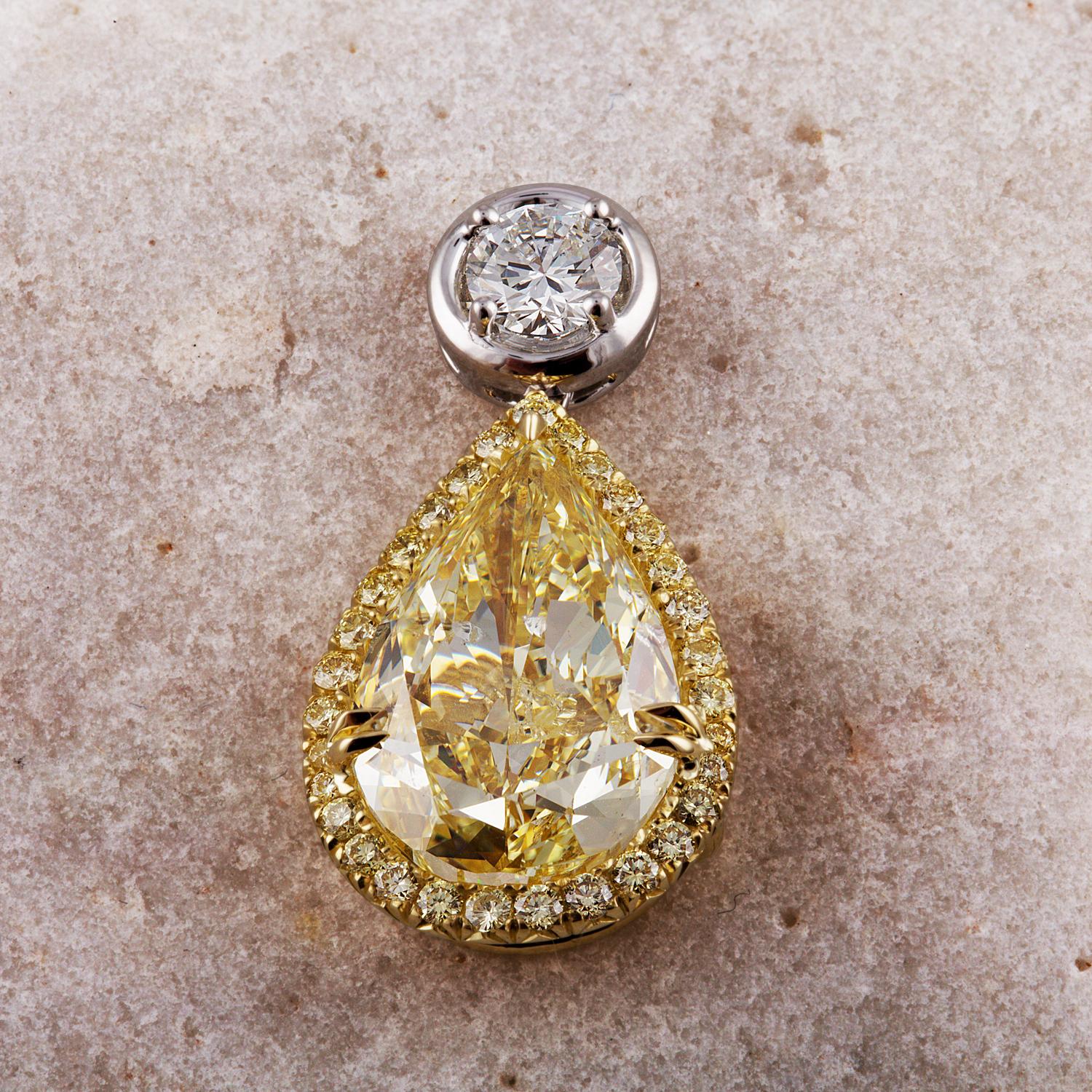 GIA Certified 8.19 Carat Pear Shape Yellow Diamond in Two-Tone Mounting 3