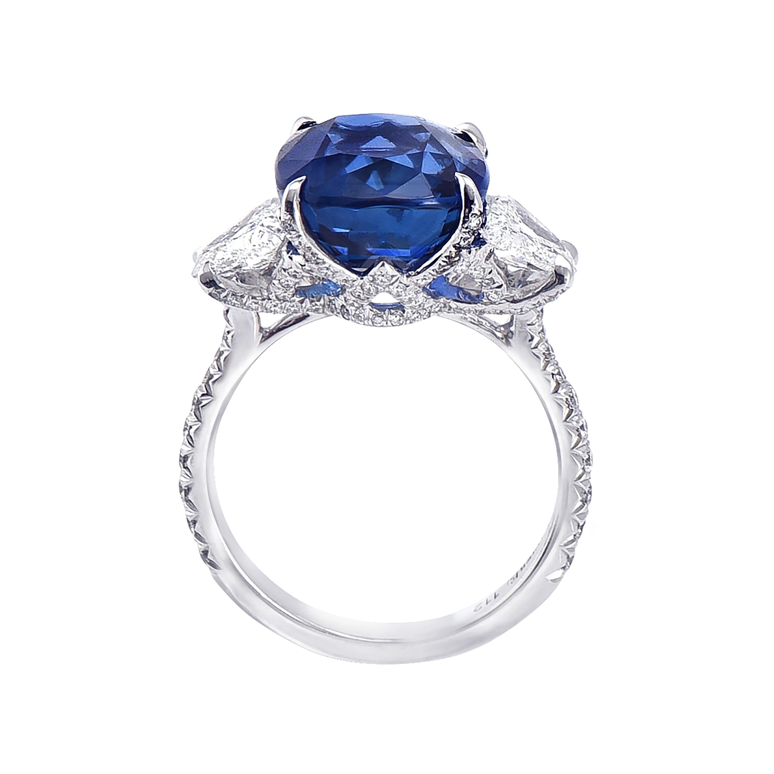 Modern Laviere GIA Certified 8.20 Carat Blue Sapphire and Diamond Ring For Sale