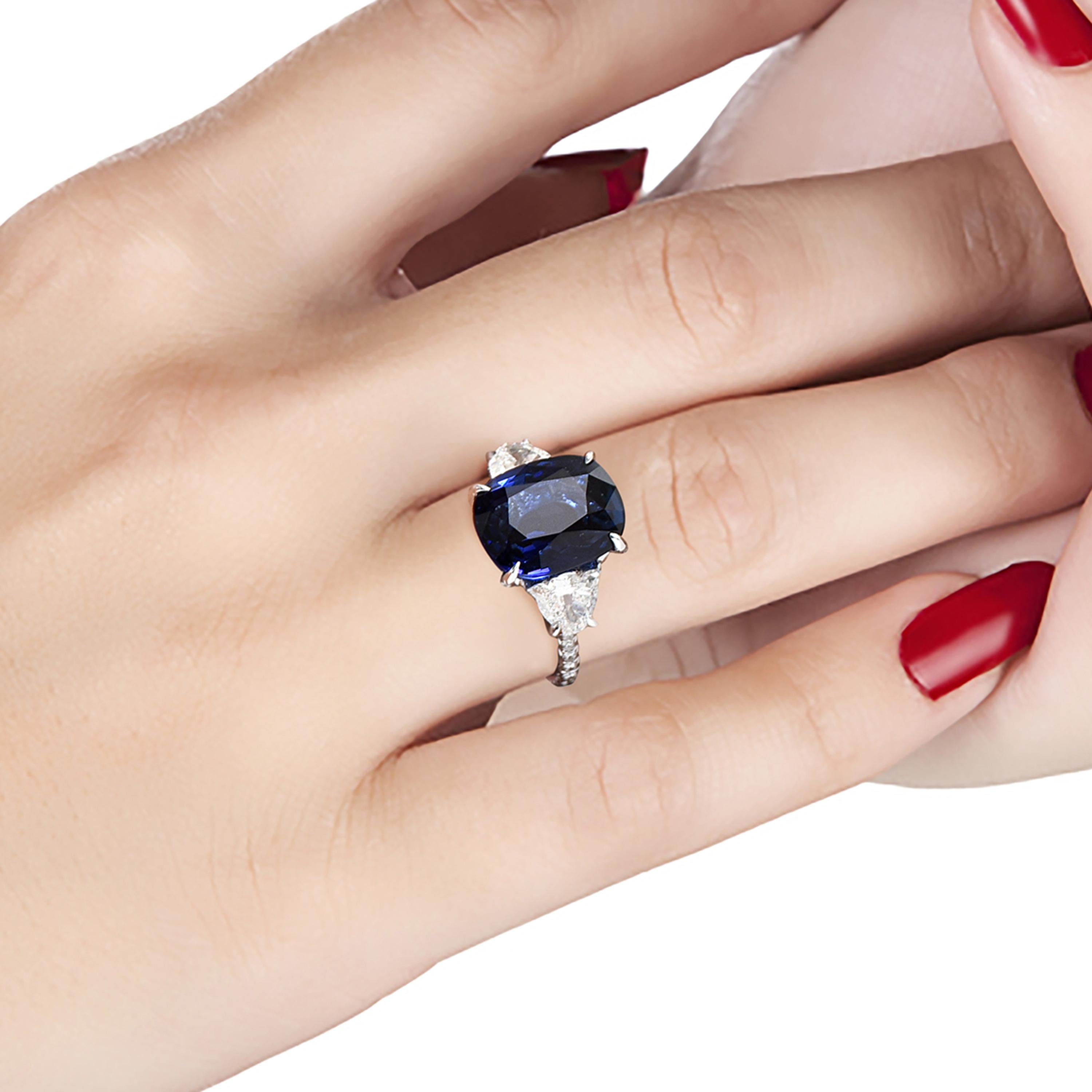 Women's Laviere GIA Certified 8.20 Carat Blue Sapphire and Diamond Ring For Sale