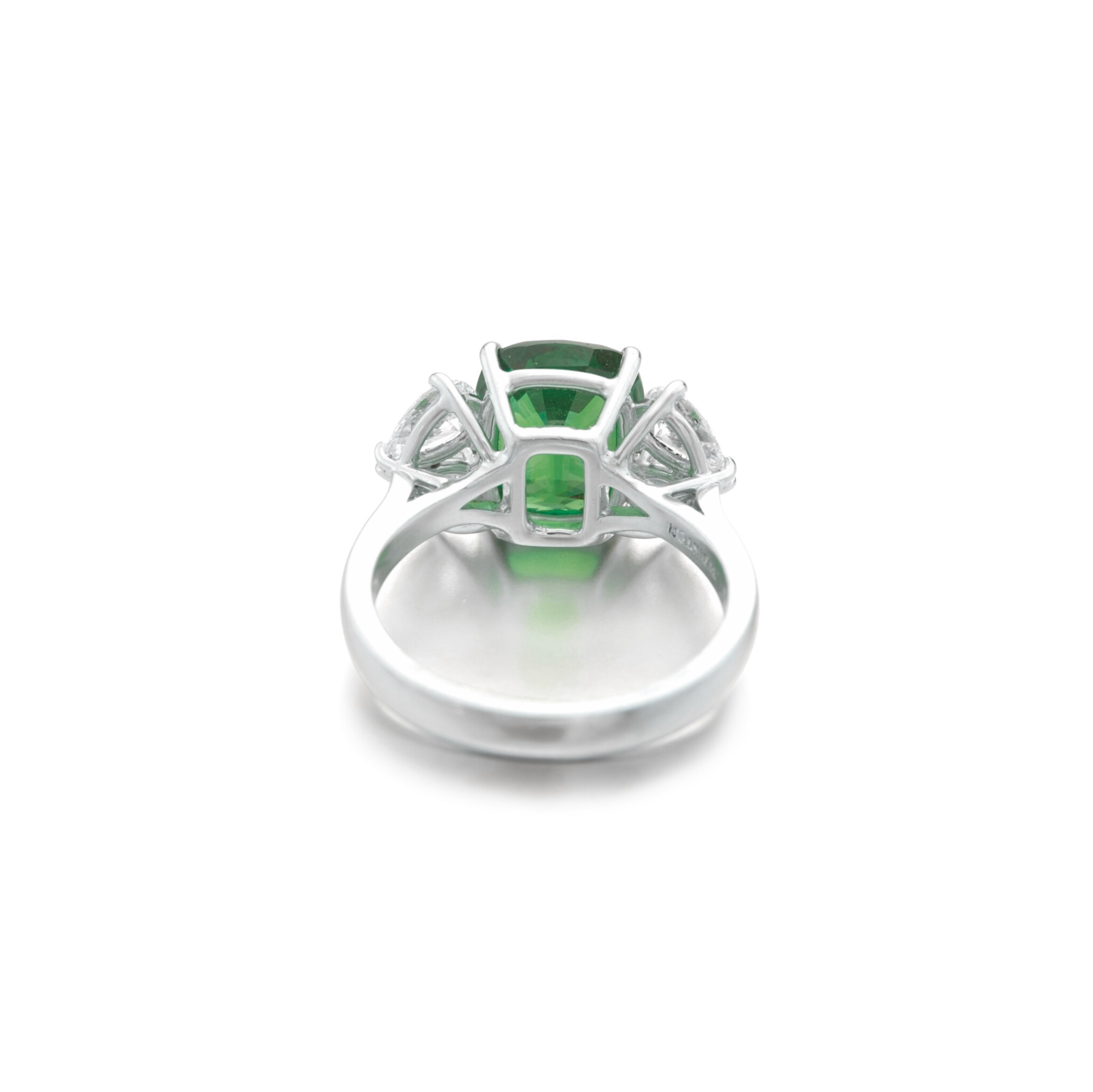 8.23 carats, expertly set in a refined ring with beautiful pear-shaped diamonds. This exquisite piece, designed in a size 7, showcases a vibrant emerald that is minor oil certified by the GIA (Gemological Institute of America), guaranteeing its