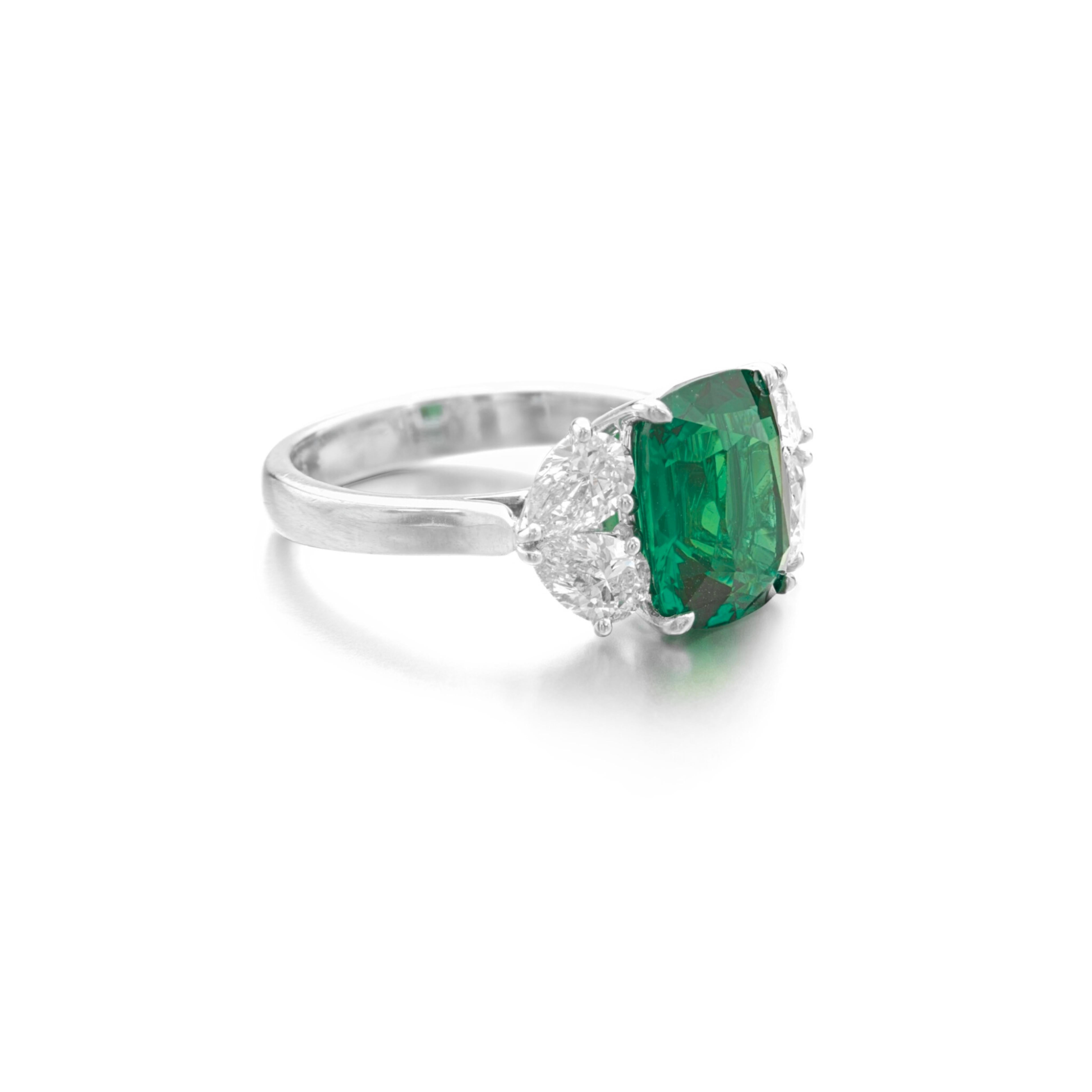Contemporary GIA Certified 8.23 Ct. Minor Oil Emerald Diamond Ring For Sale