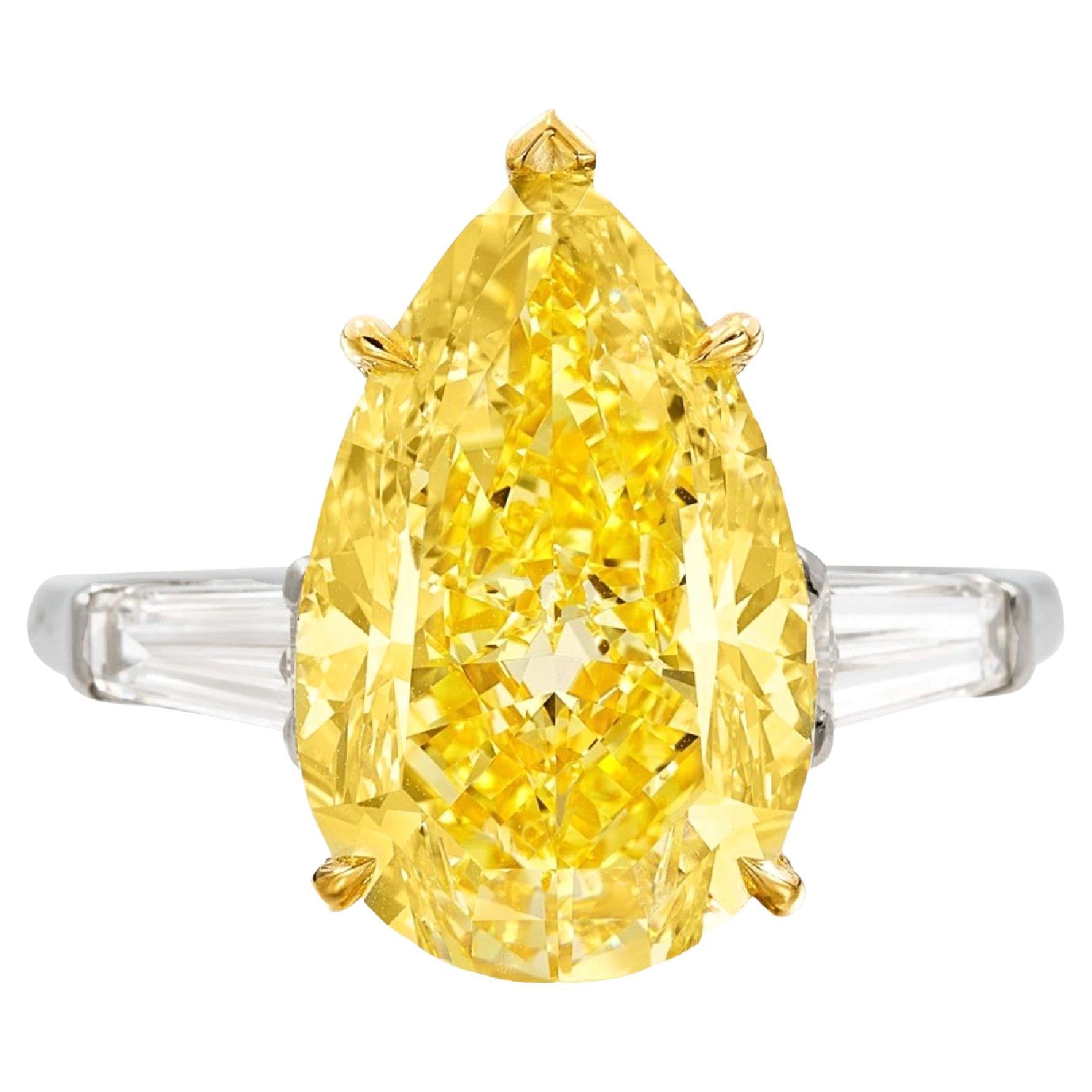 Bague solitaire de fantaisie en diamant jaune intense de 8.25 carats certifié GIA en vente