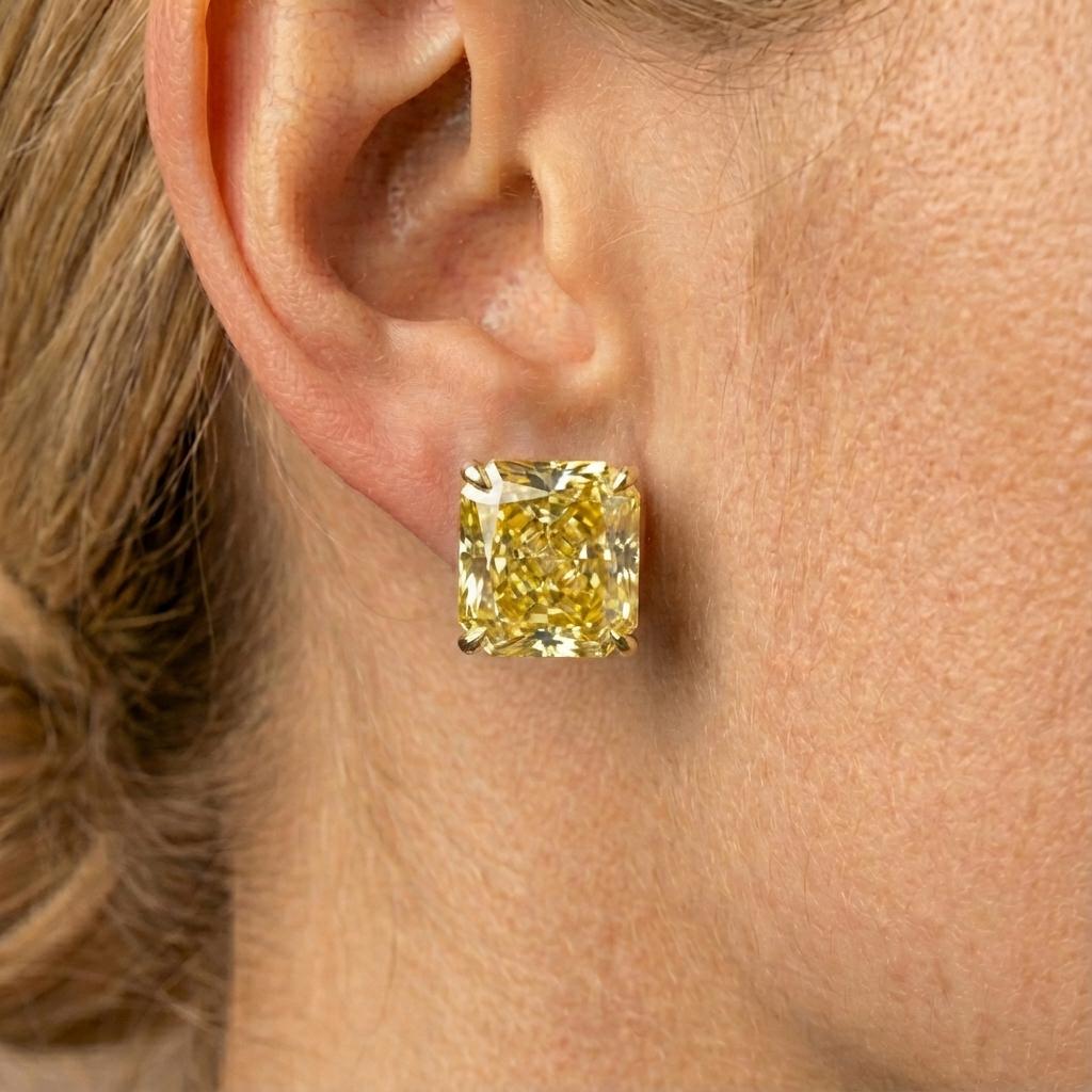 GIA zertifiziert 8,25 Karat Fancy Yellow Radiant Diamant 18K Gelbgold Ohrstecker (Radiantschliff) im Angebot