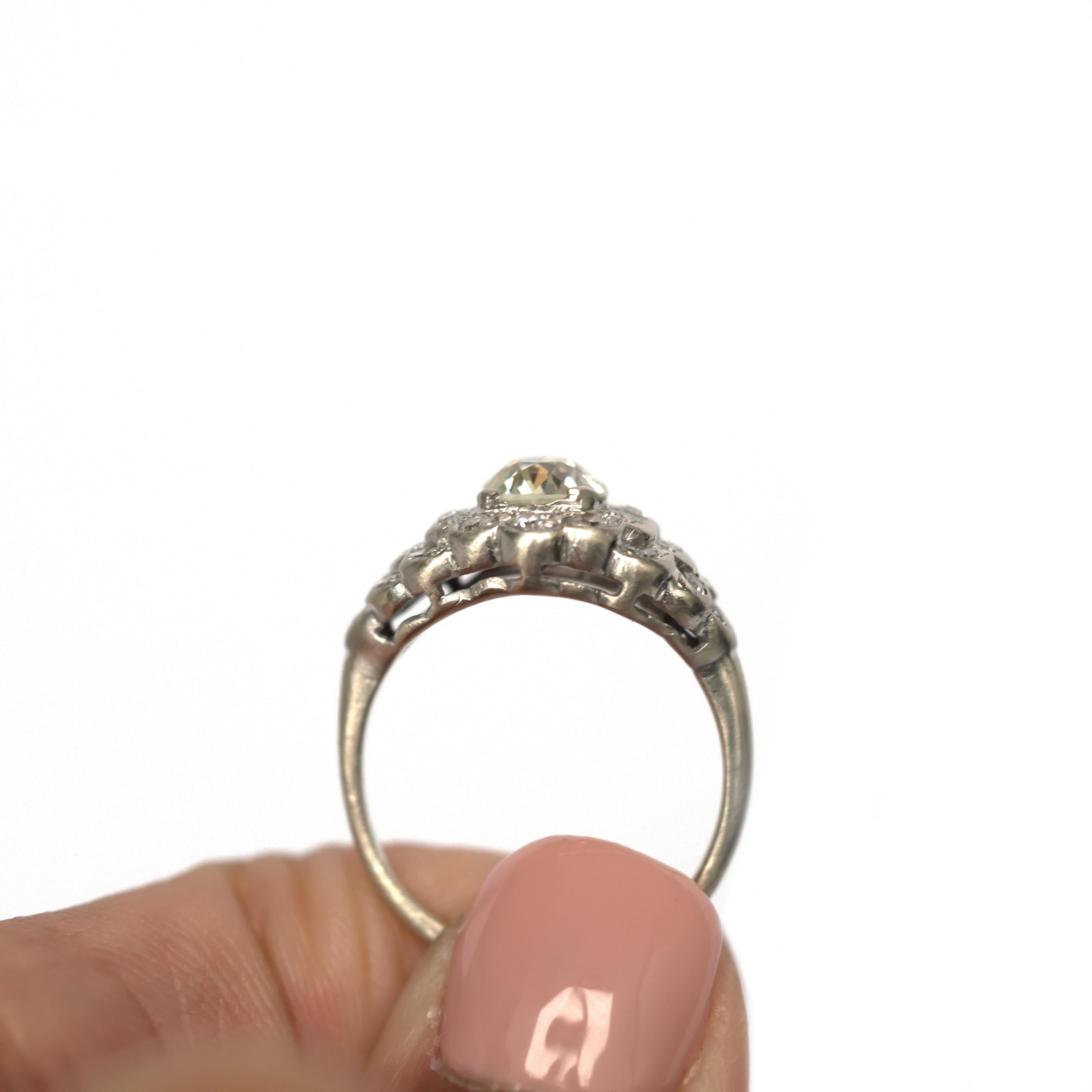 Bague de fiançailles en diamants de 0,83 carat certifiés GIA Unisexe en vente