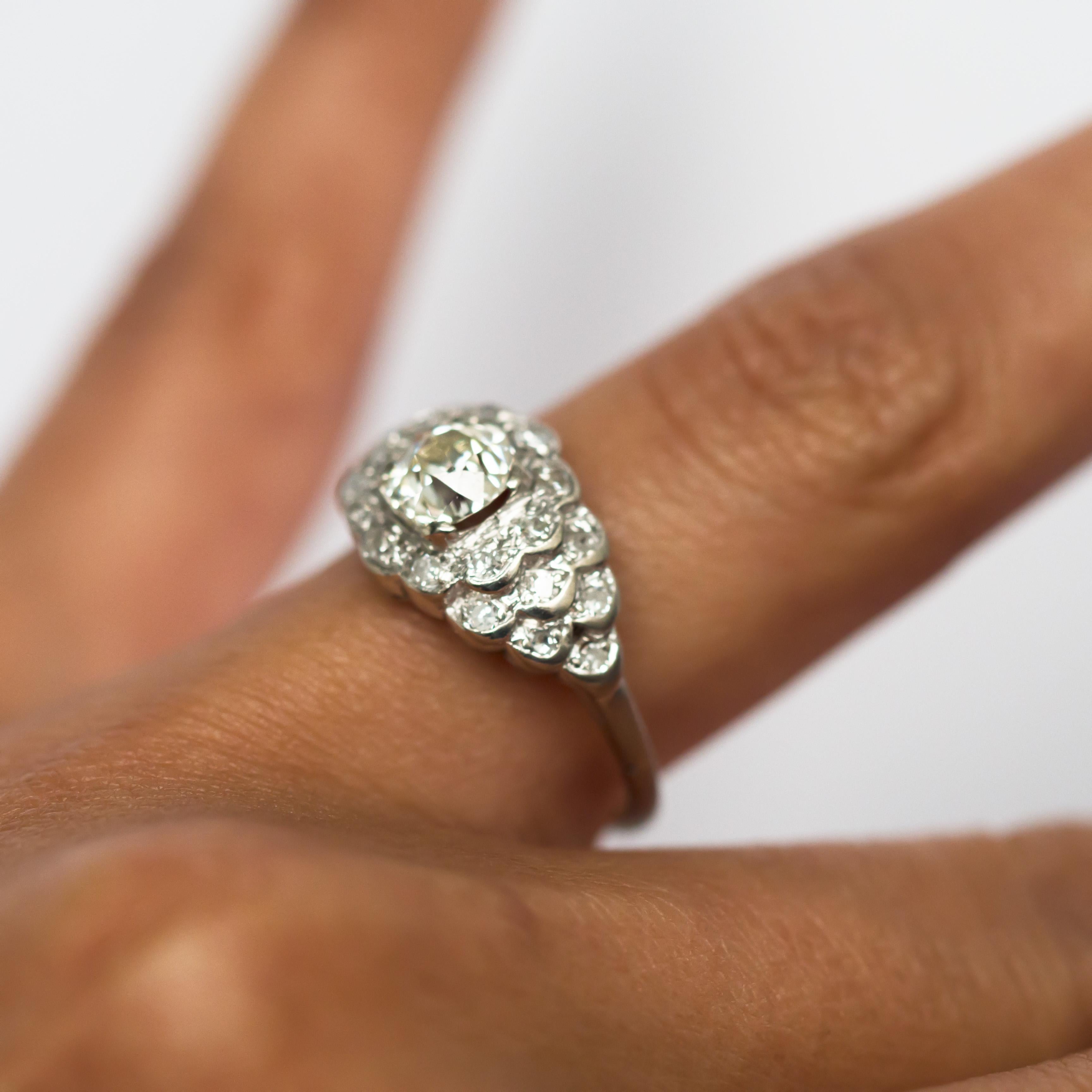 Bague de fiançailles en diamants de 0,83 carat certifiés GIA en vente 2