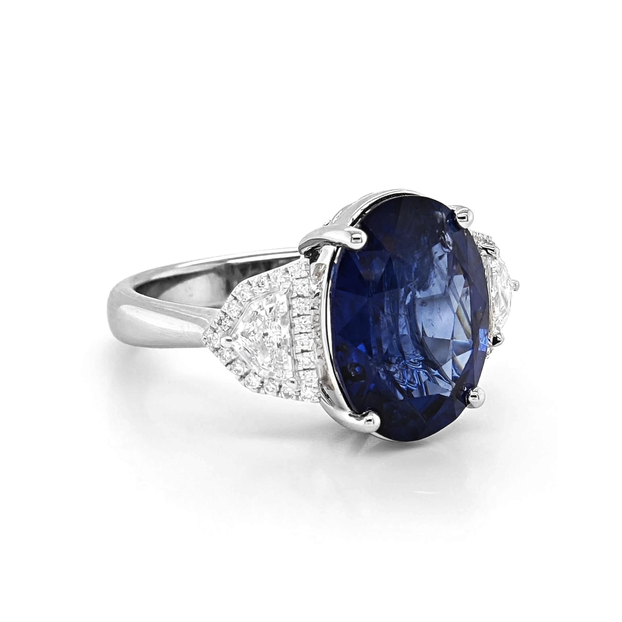 GIA Certified 8.35 Carat Sapphire and White Diamond White Gold Ring In New Condition For Sale In New York, NY